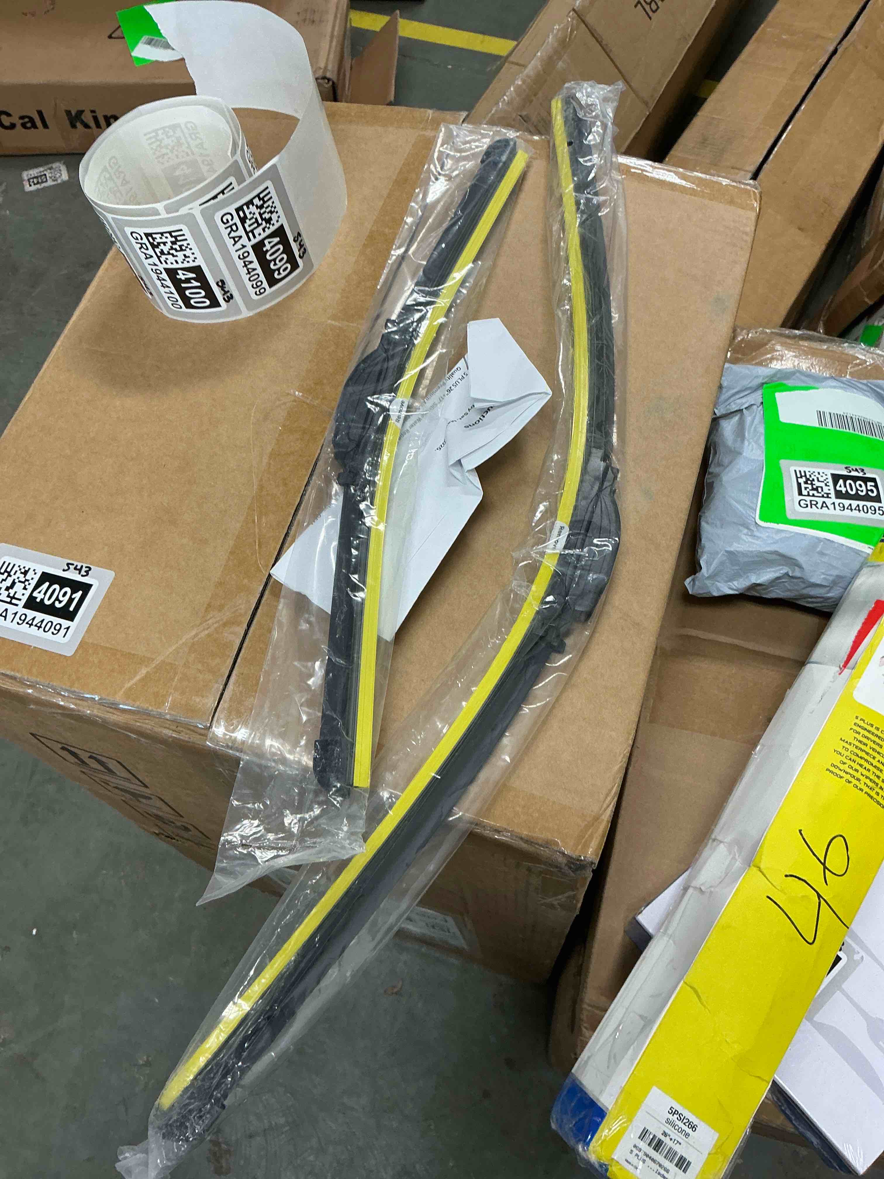 Condition photo showing New/Like New for 5 plus j/u hook 26"+17”silicone water repellent beam windshield wiper blades fit j-hook arm- oem quality premium all-seasons wiper blades
