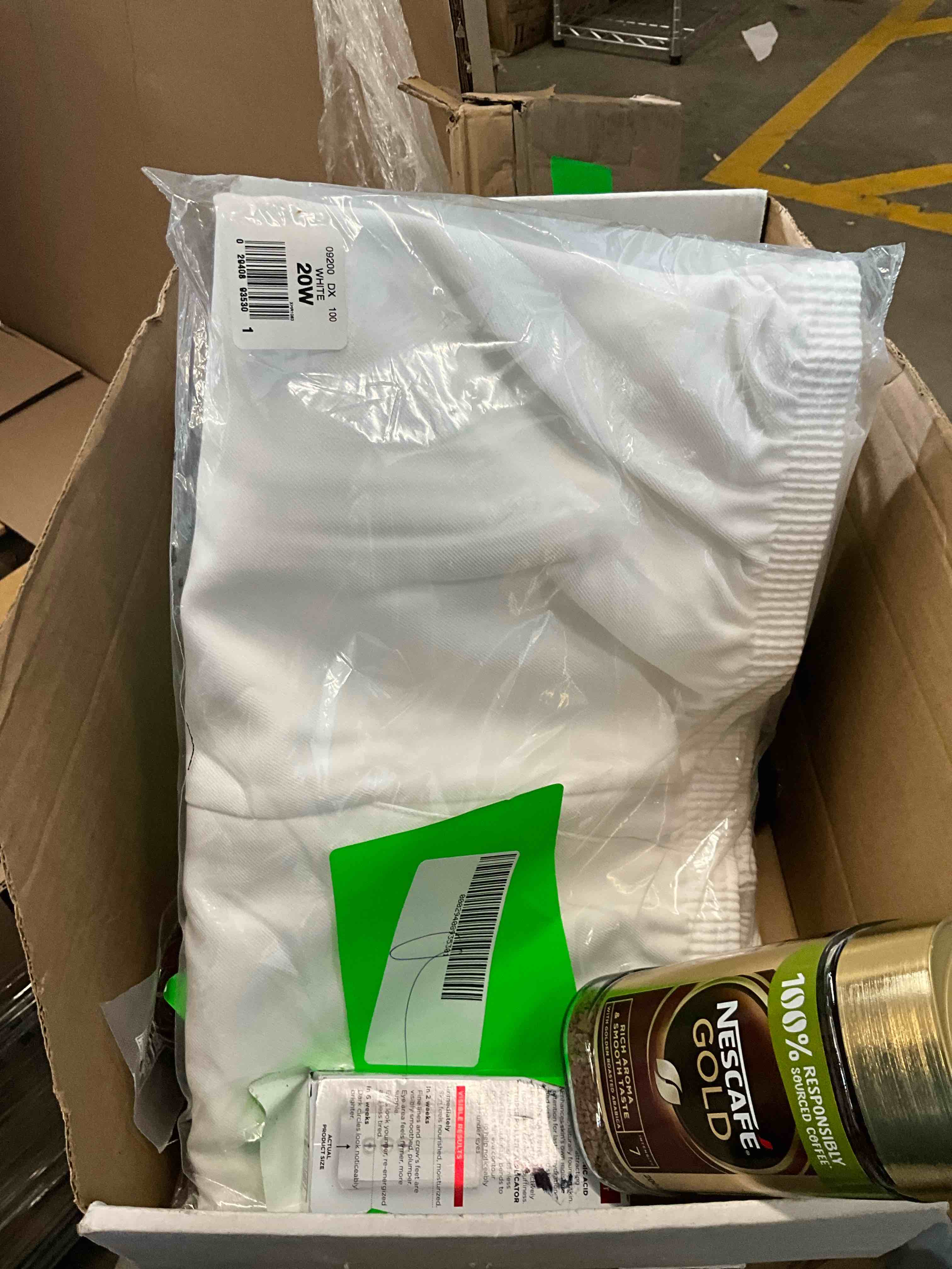 Condition photo showing Good Condition for alfred dunner womens plus-size elastic waist short length pant