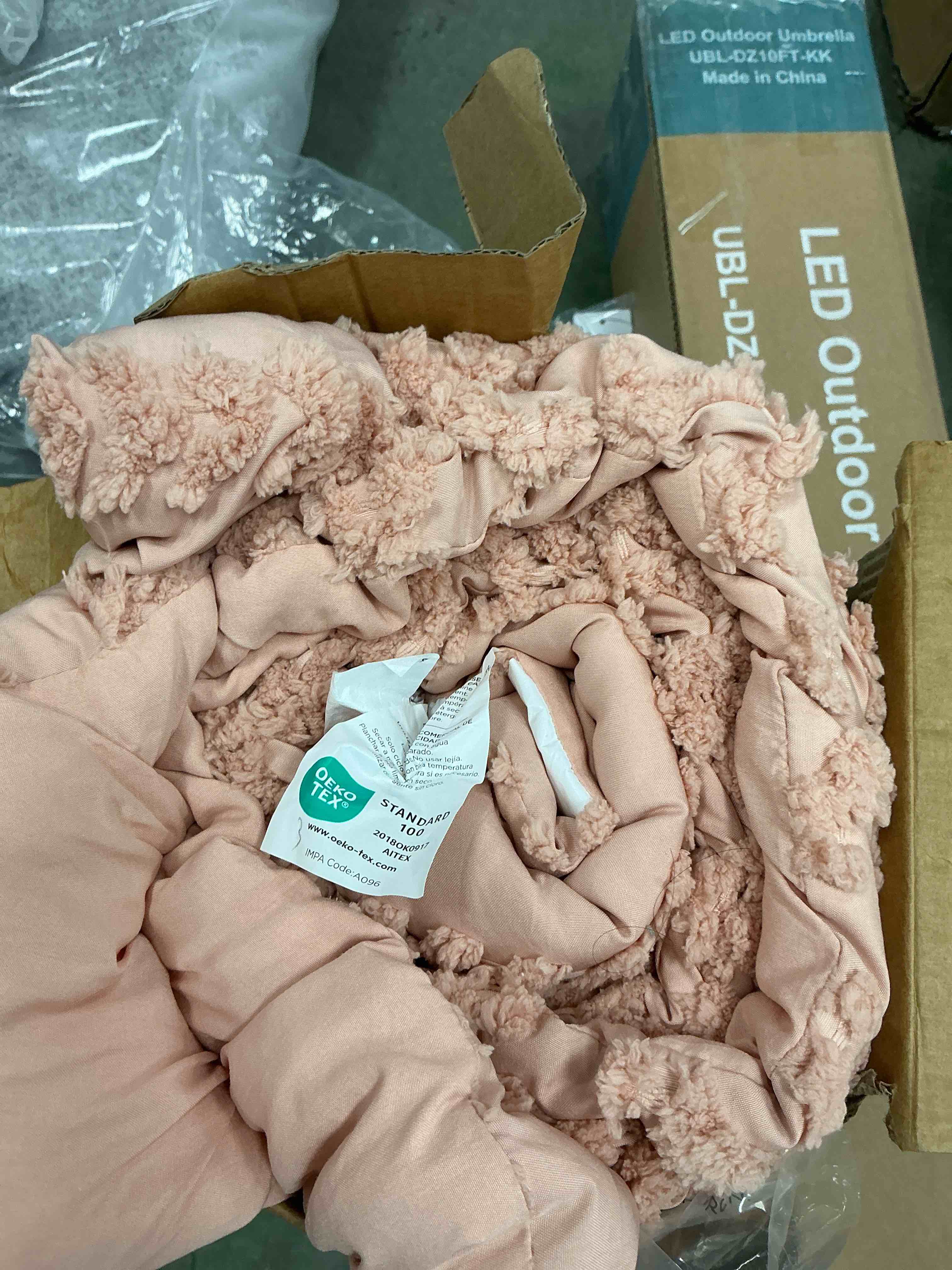 Condition photo showing Good Condition for bedsure tufted boho comforter set twin / twin xl size - light pink boho bed set, gentlesoft™ 3 pieces farmhouse-style embroidery bedding, gifts for woman, soft jacquard comforter for all seasons