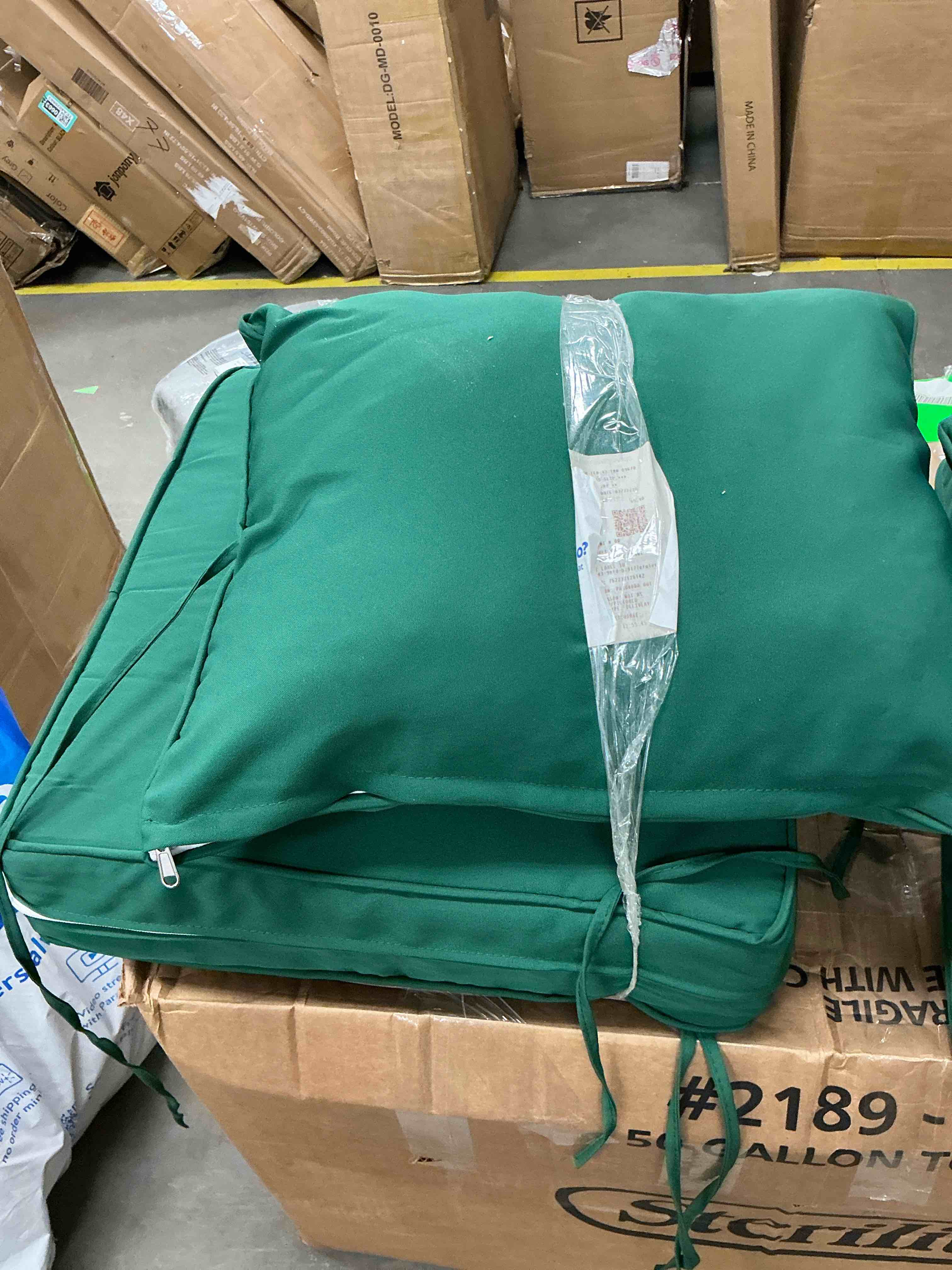 Condition photo showing Good Condition for kimunuk outdoor deep seat cushion set for patio furniture, waterproof & fade resistant, 19" l x 19" w x 4" h, green