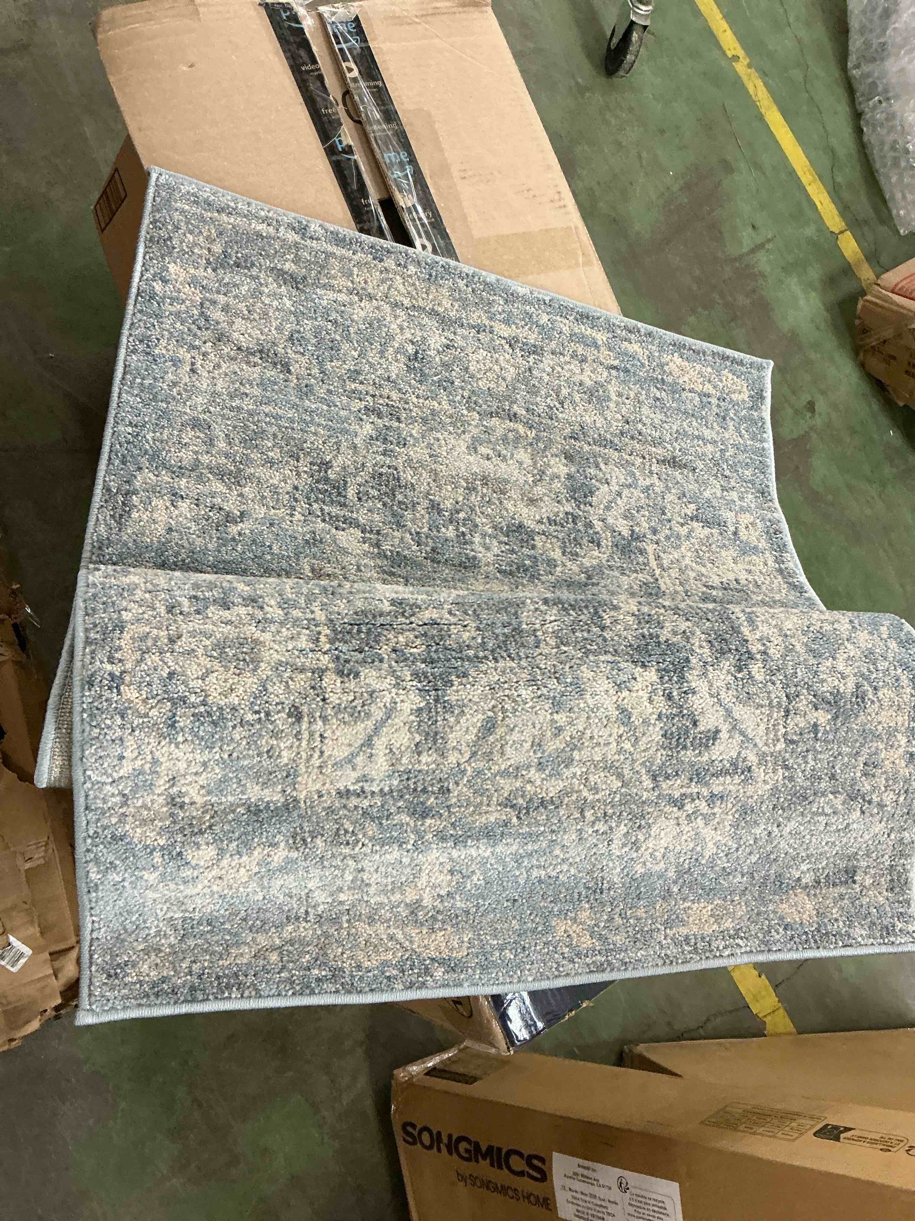 Condition photo showing Good Condition for loloi odette collection odt-03 sky/beige 2'-3" x 3'-10" accent rug sky / beige 2'3" x 3'10" (rectangular)