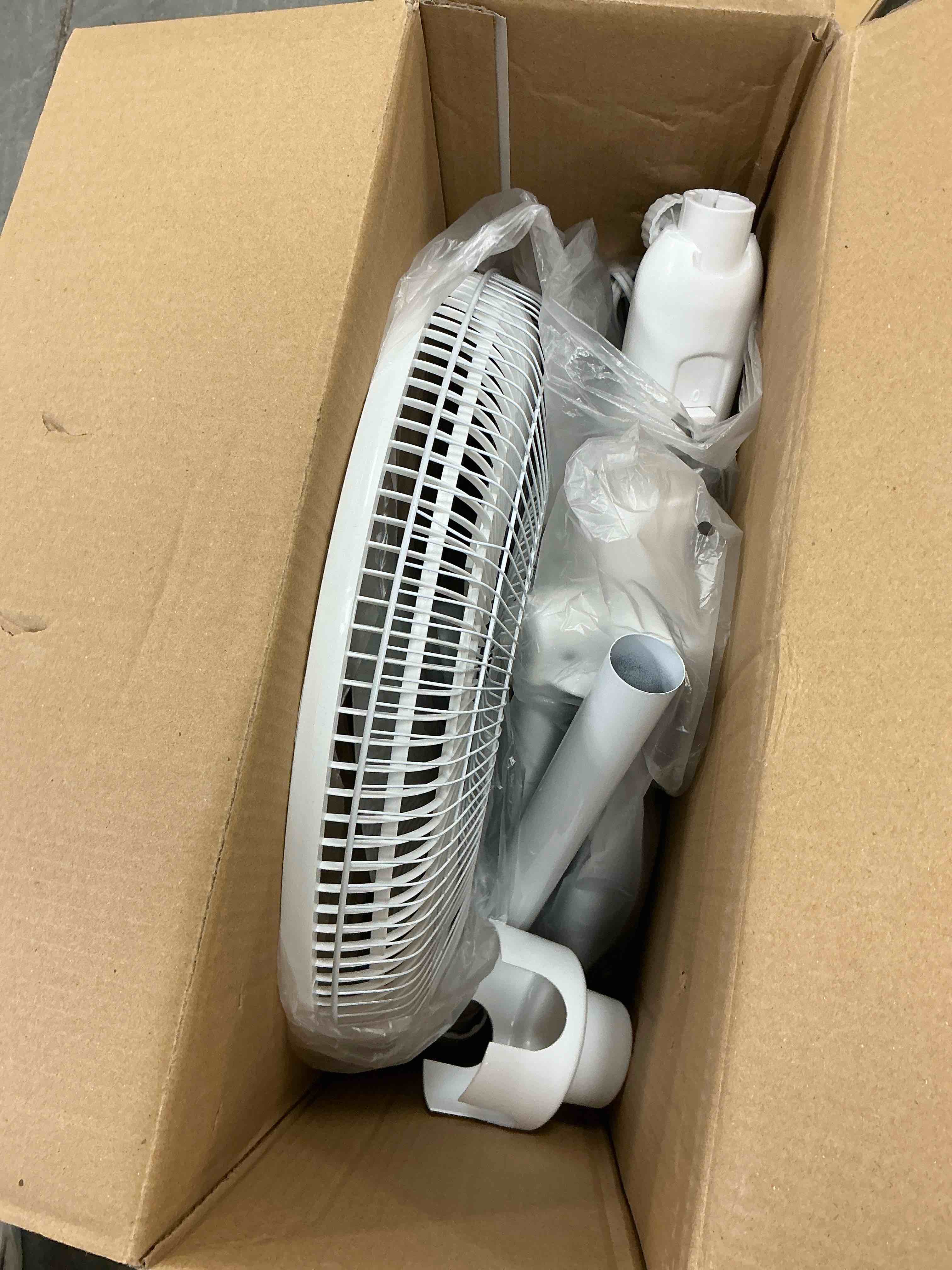 Condition photo showing Good Condition for comfort zone 16 in. 3-speed adjustable-height pedestal fan white