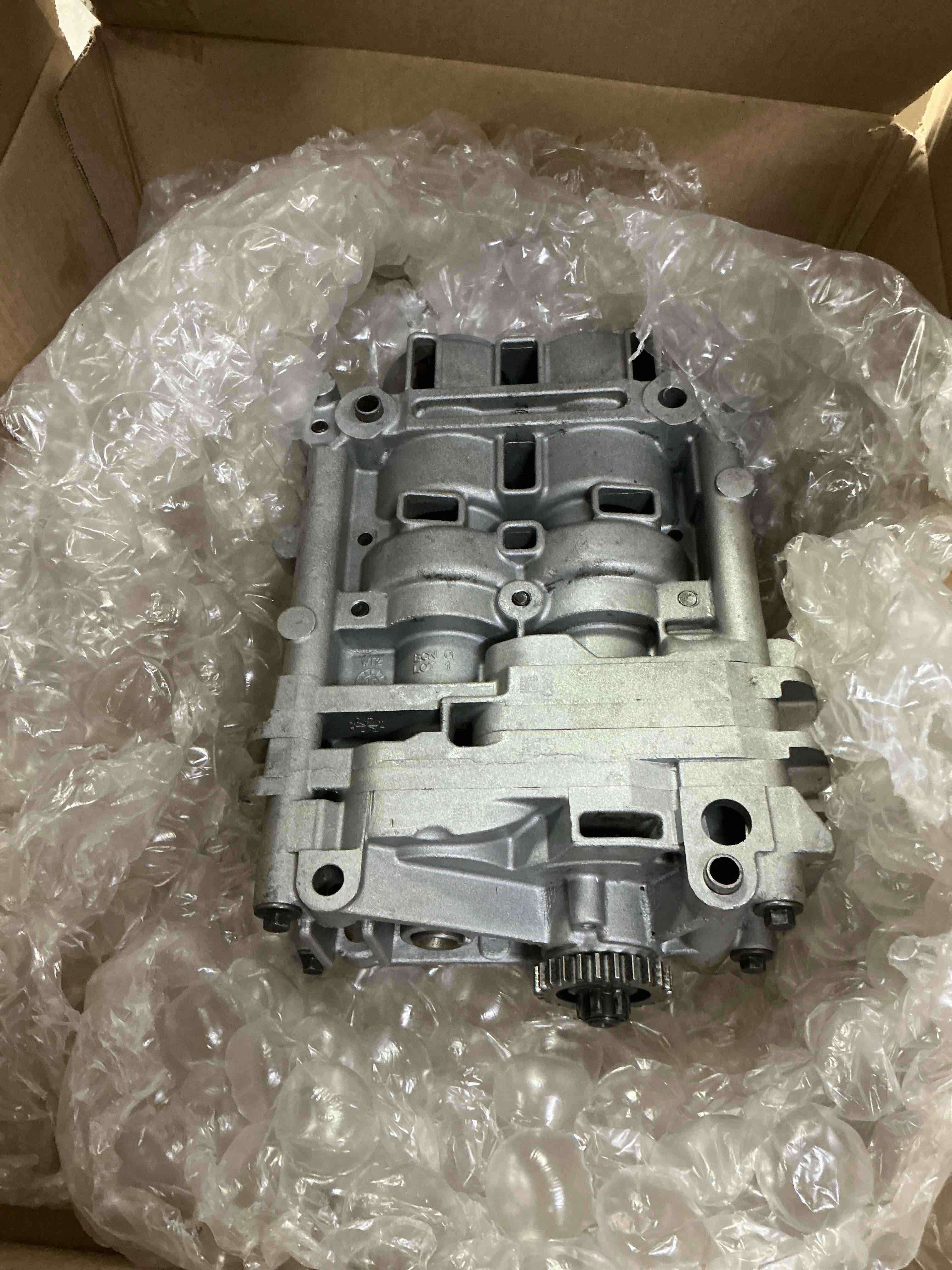 Condition photo showing Good Condition for engines oil pump balance shaft assembly 23300-2g200 fit for hyundai / kia 2.4l
