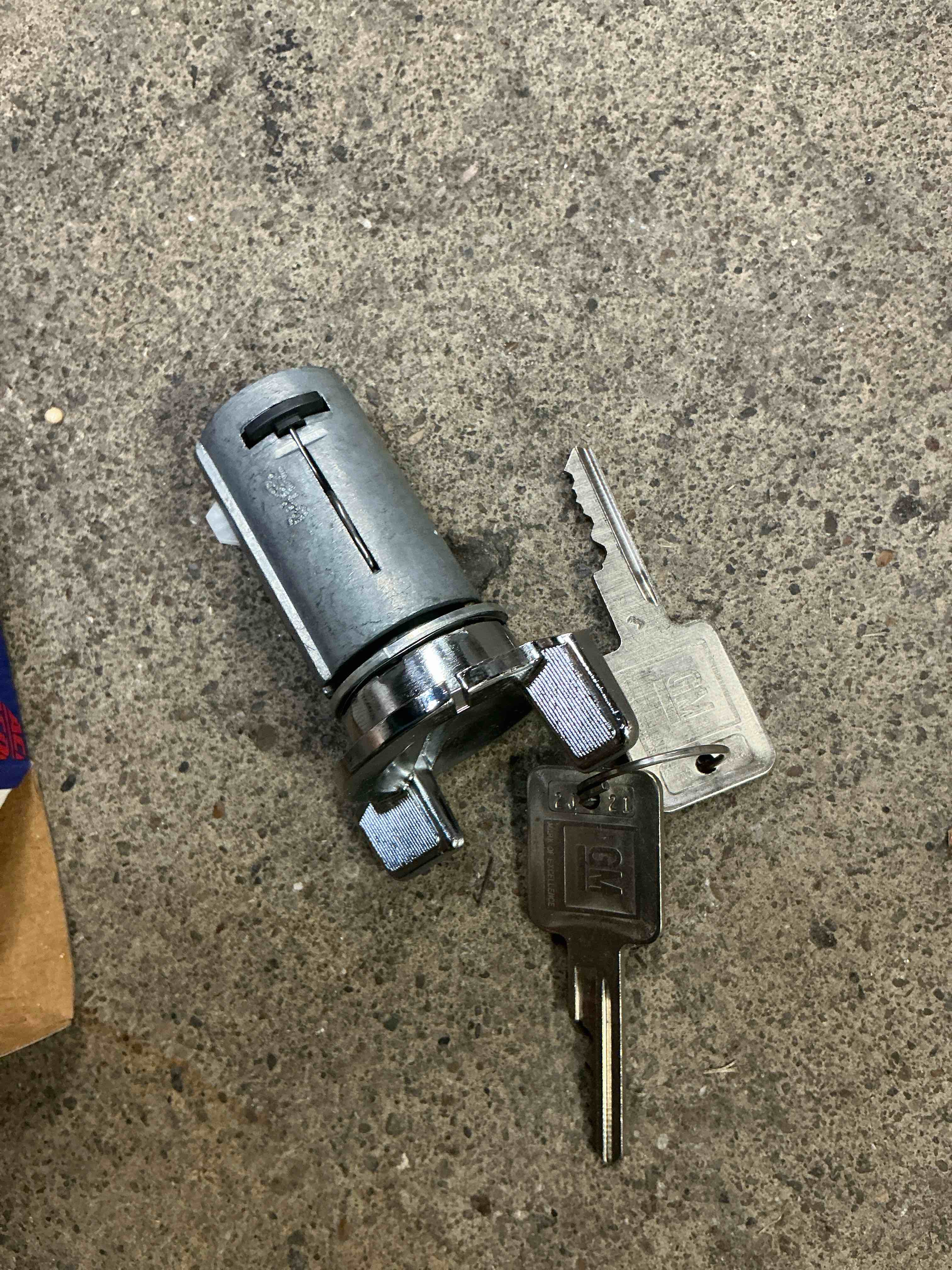 Condition photo showing Good Condition for gm genuine parts d1402b (20071252) ignition lock cylinder with key