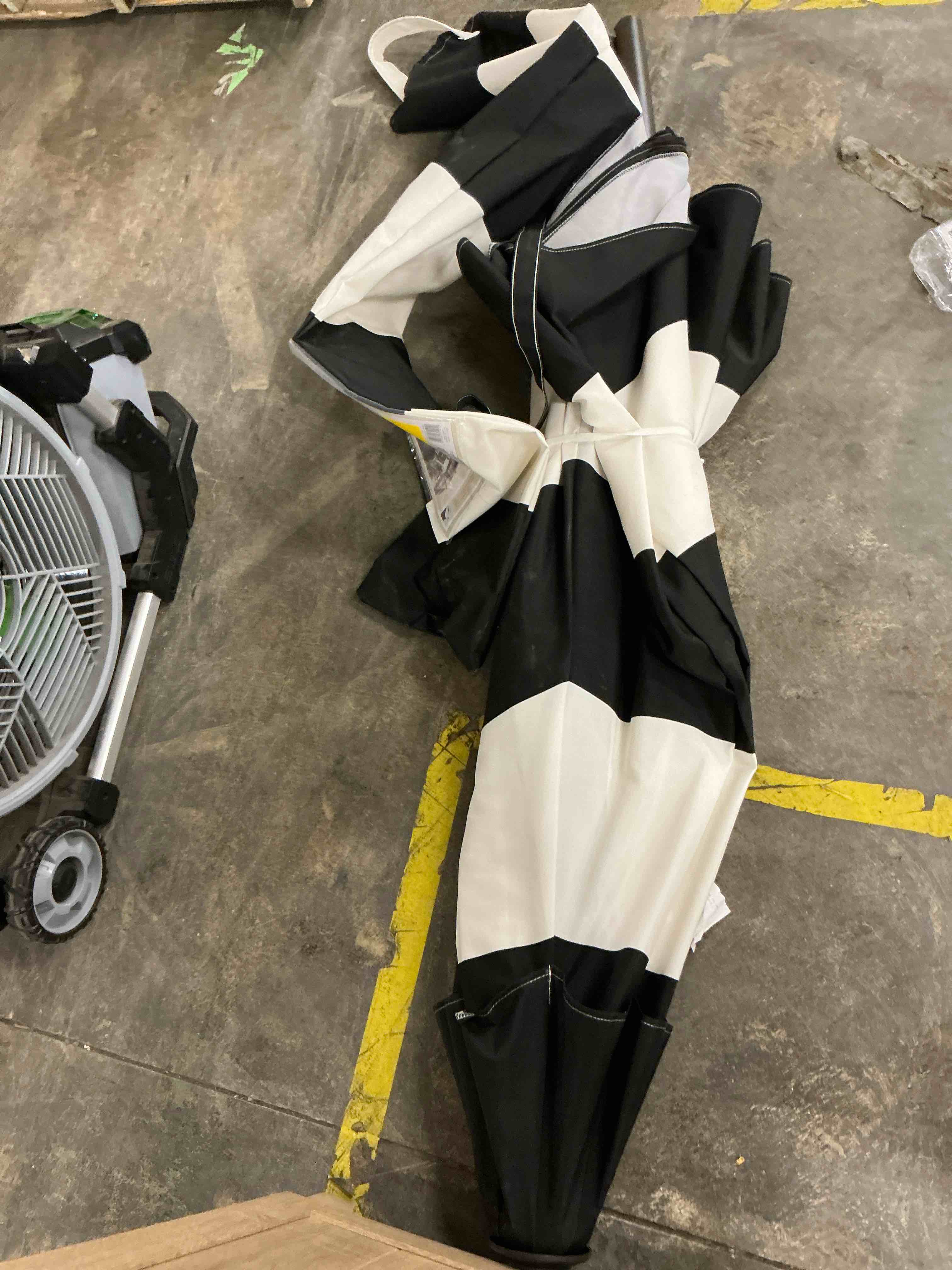 Condition photo showing Good Condition for allen + roth 9-ft aluminum black auto-tilt market patio umbrella