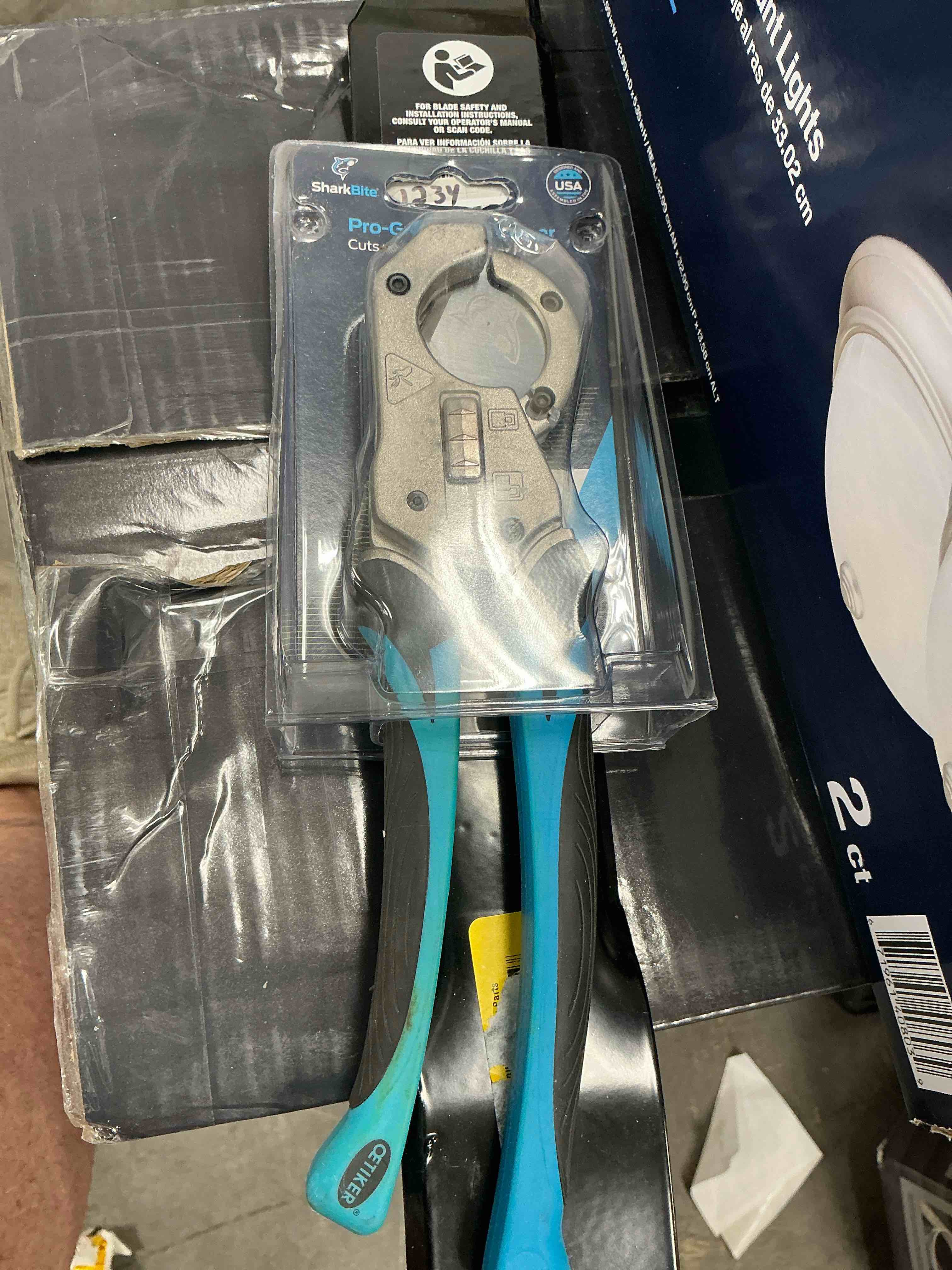 Condition photo showing Good Condition for sharkbite pro pex cutter pe material application 25880