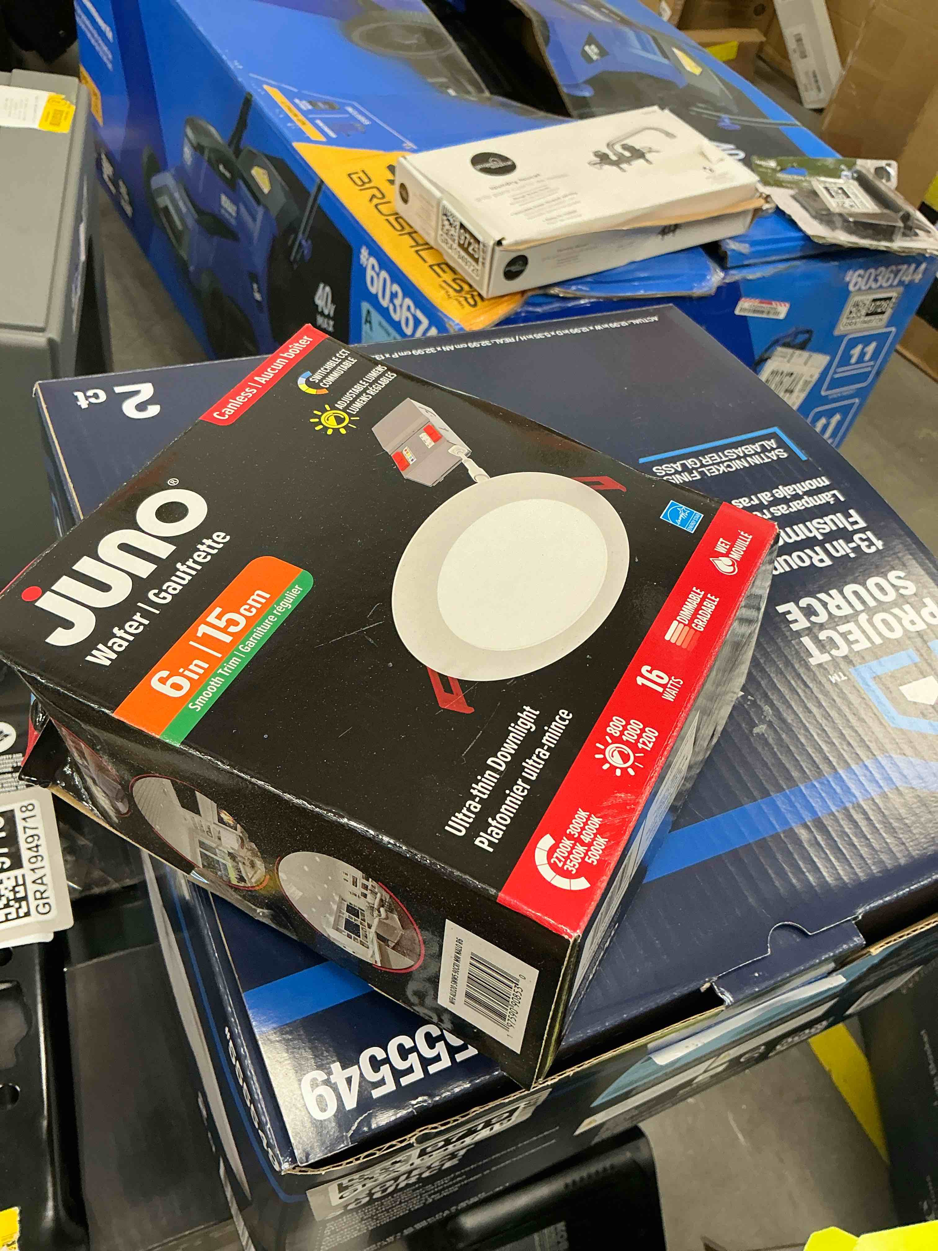 Condition photo showing Good Condition for juno contractor select wf6 matte 6-in 1300 -lumens switchable round dimmable led canless wet rated recessed downlight