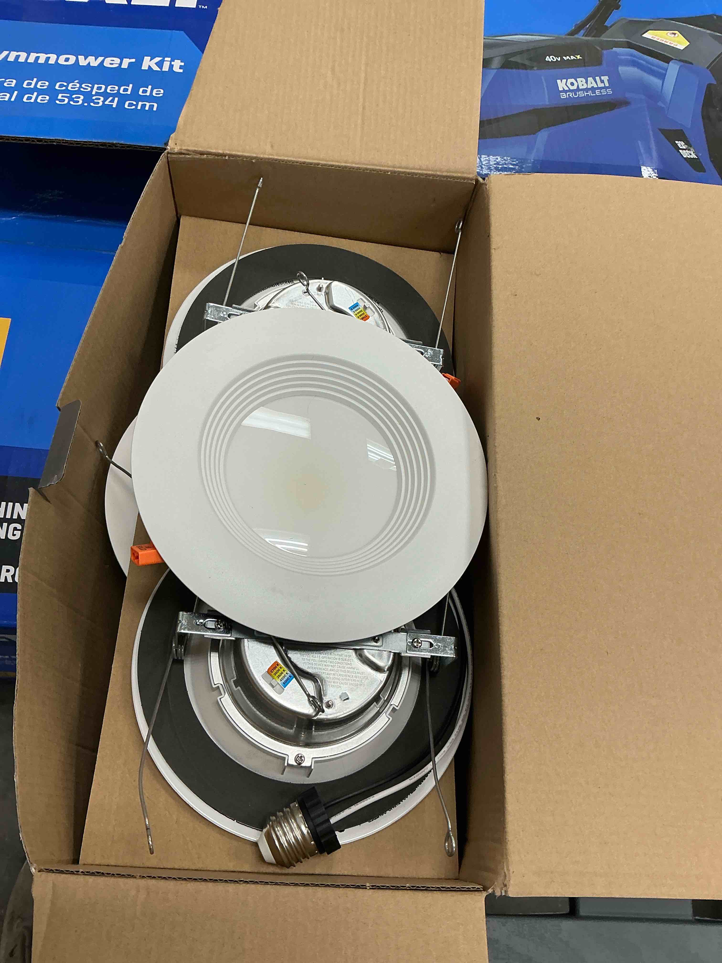 Condition photo showing Good Condition for halo lt 5/6 in. led recessed light retrofit with baffle trim selectable 5cct ic rated dimmable white 6-pack