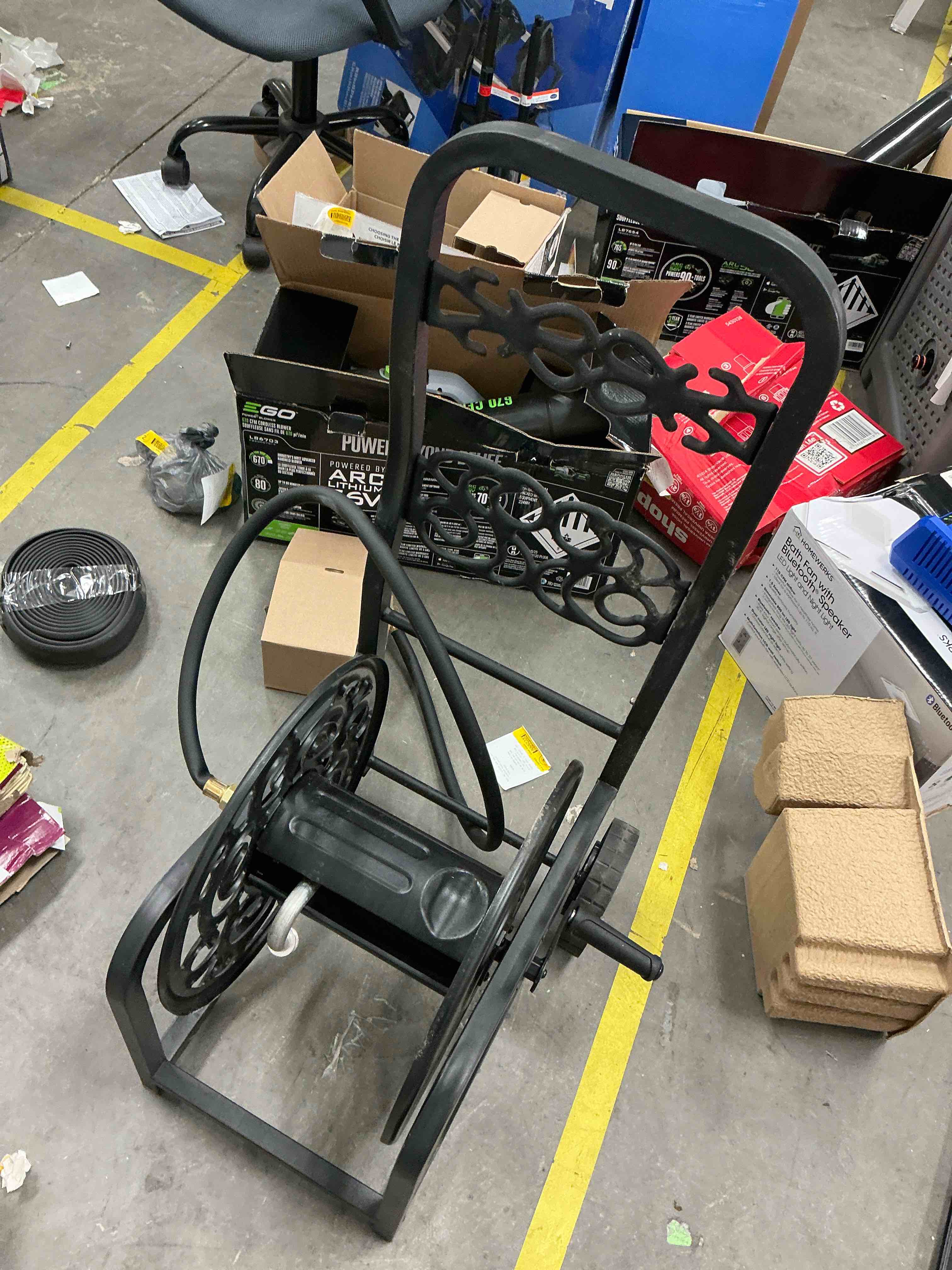 Condition photo showing Good Condition for style selections steel 200-ft cart hose reel