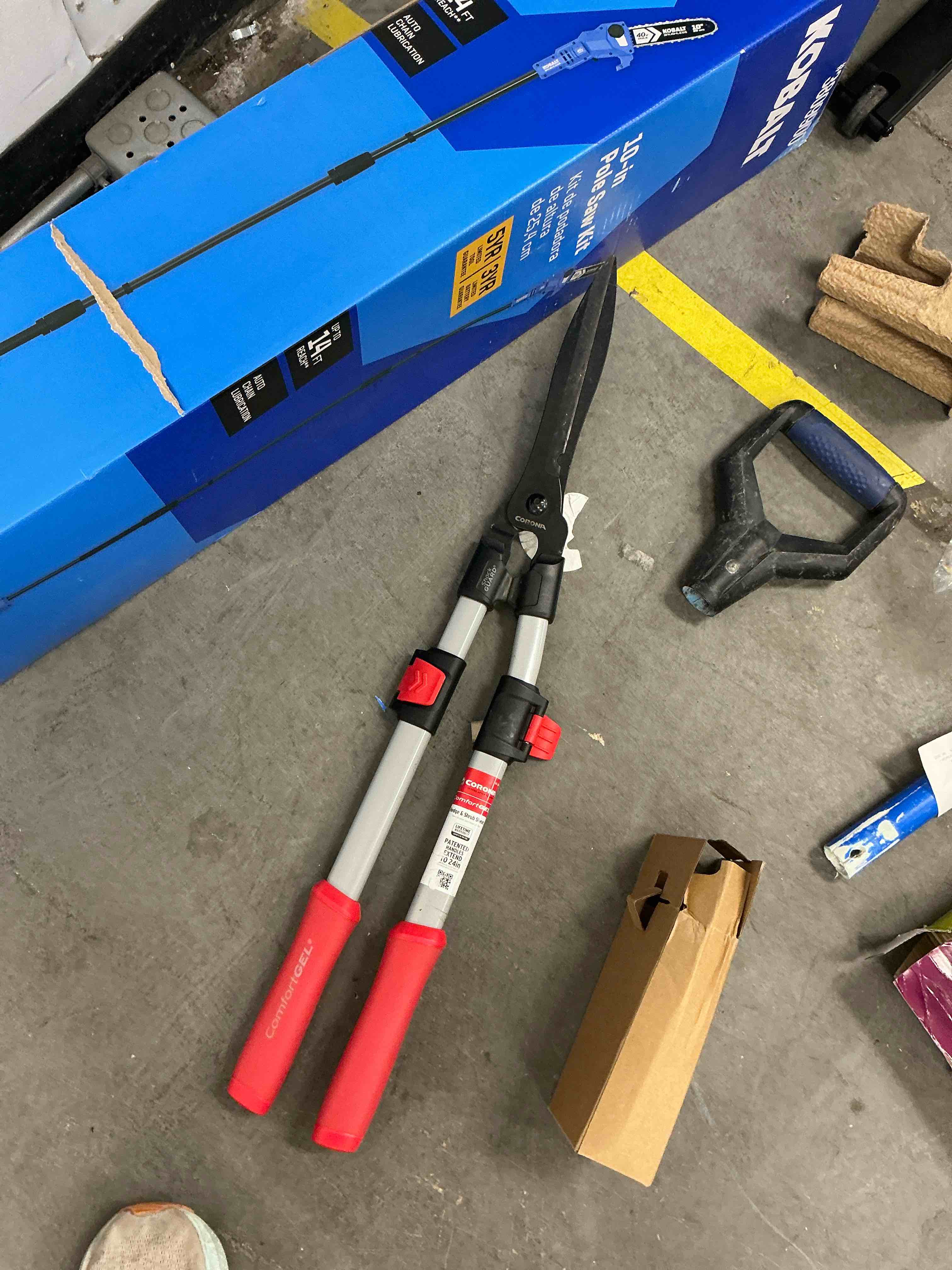 Condition photo showing Good Condition for corona 9-in standard hedge shears
