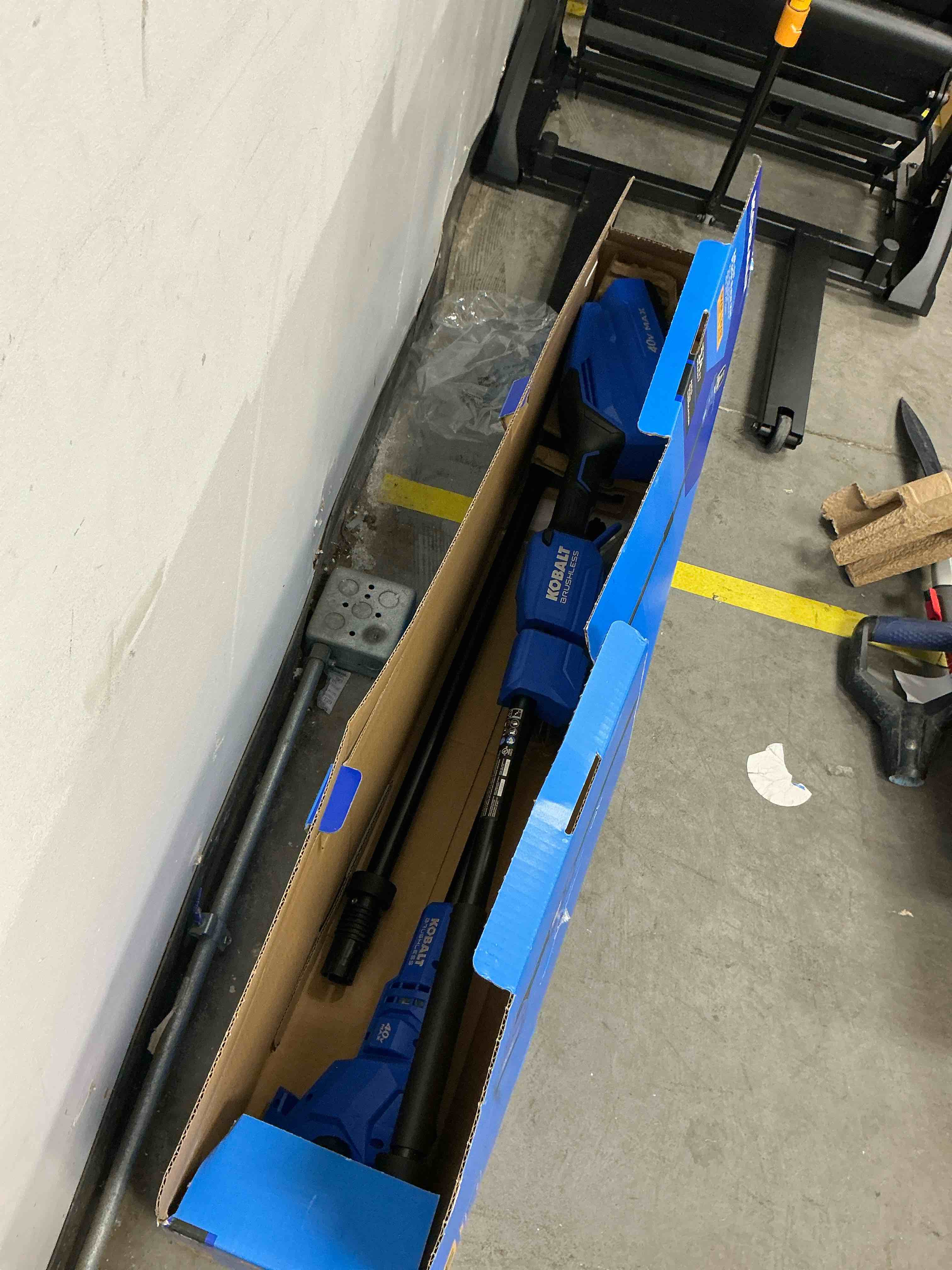 Condition photo showing Good Condition for kobalt gen4 40-volt 10-in 2.0 ah battery pole saw-tool only