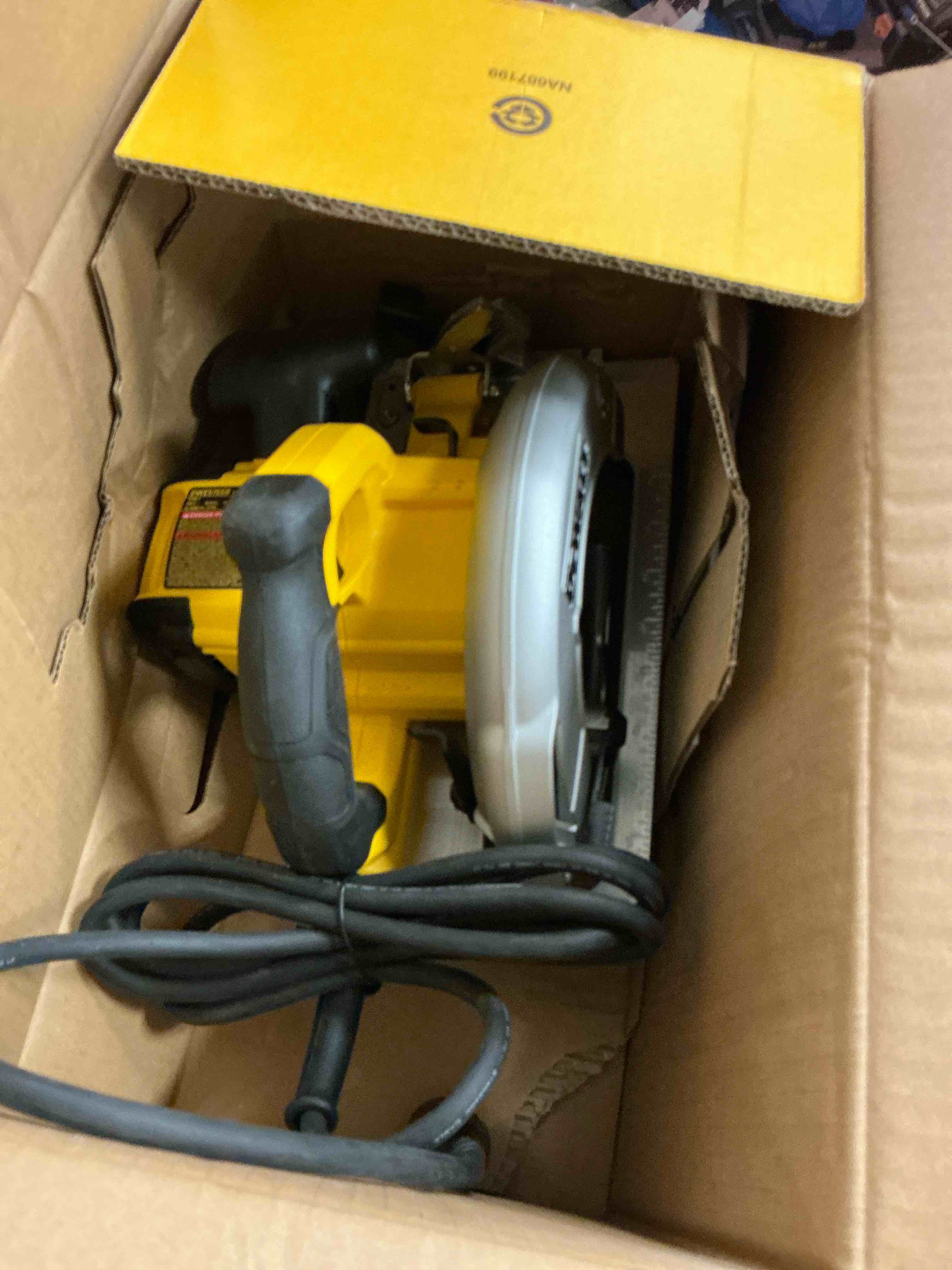 Condition photo showing Good Condition for dewalt 15 -amp 7-1/4-in circular saw