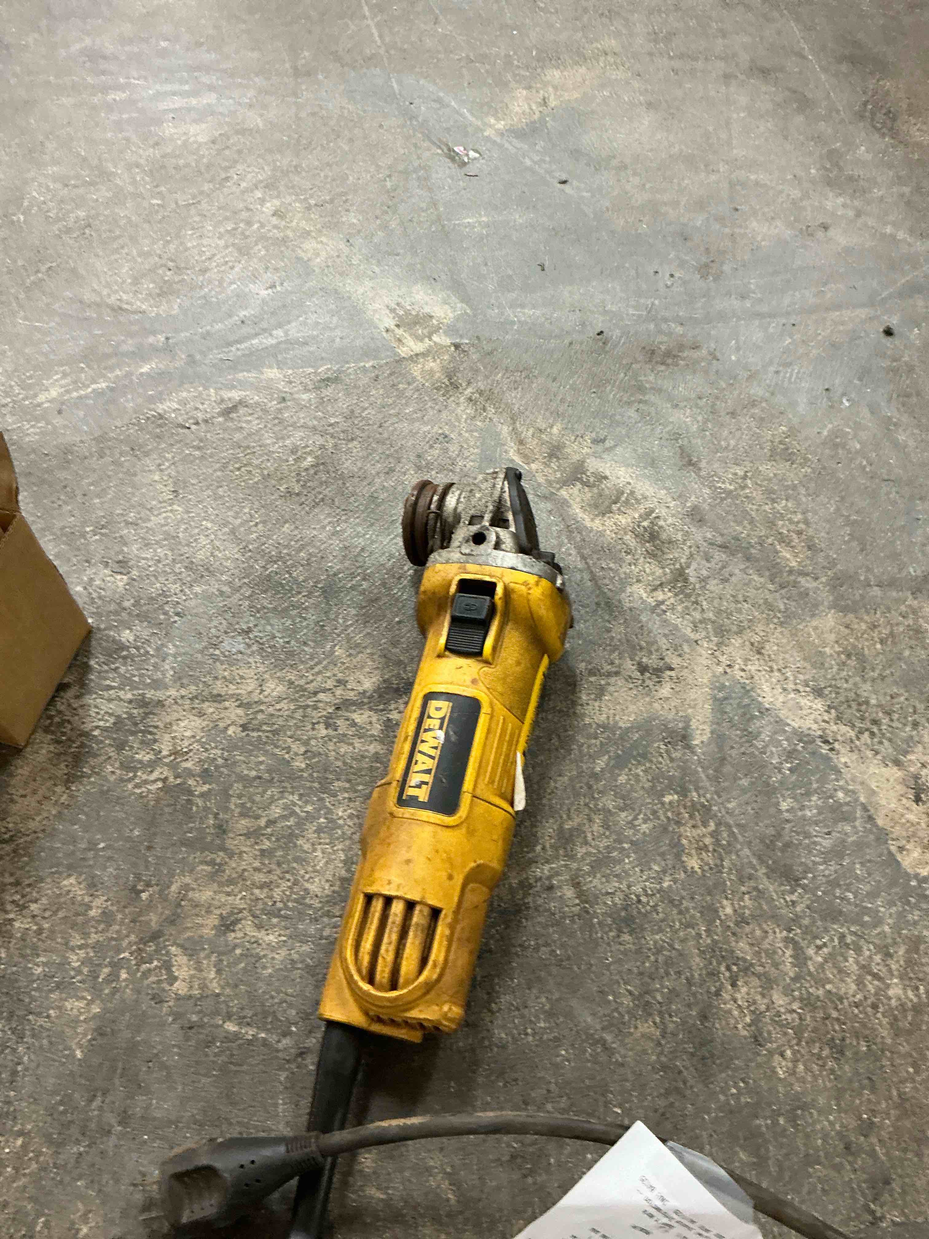 Condition photo showing Good Condition for dewalt 4.5-in 7-amp sliding switch angle grinder