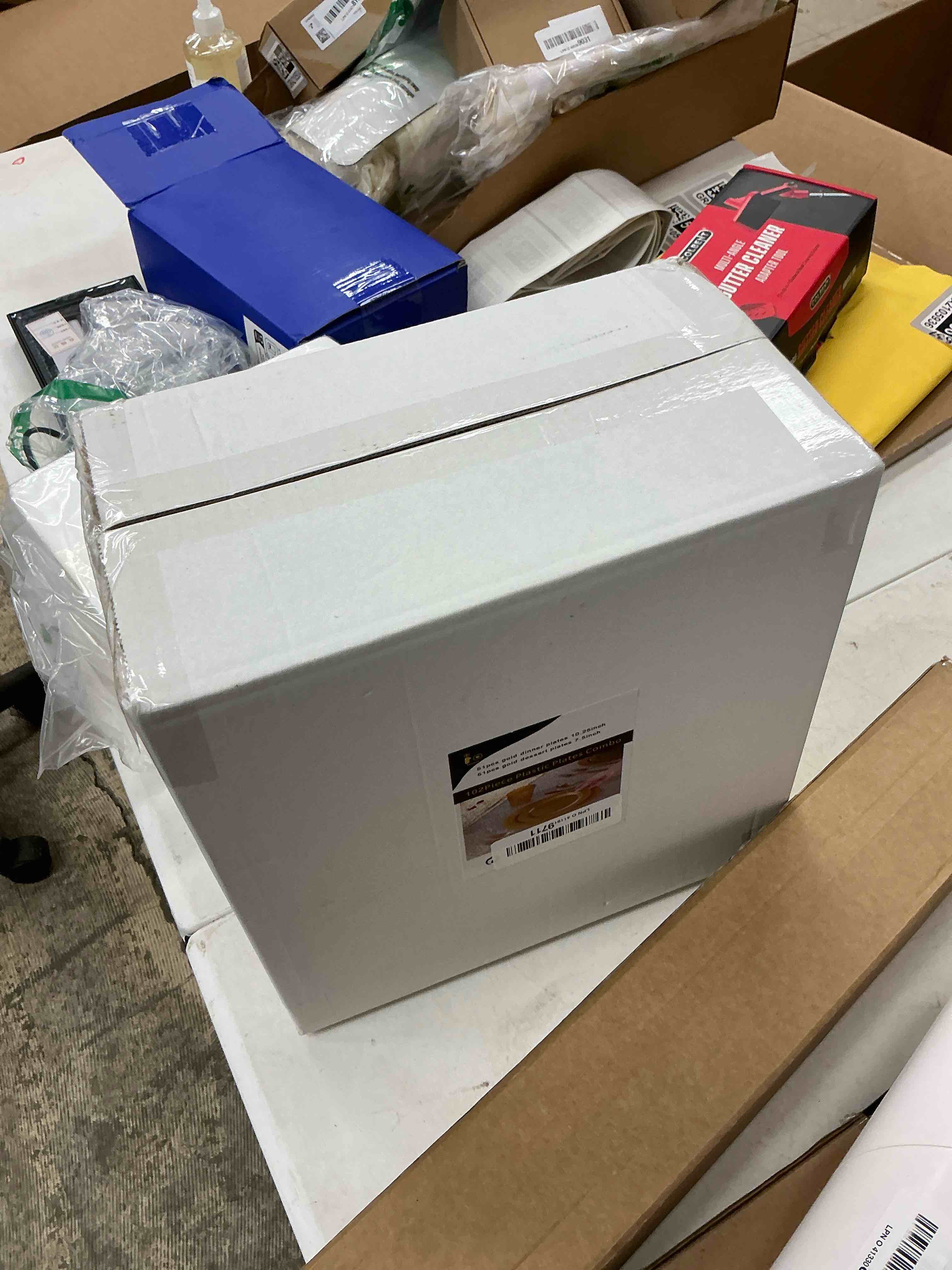 Condition photo showing New/Like New for I00000 102 Pieces Solid Gold Disposable Plates, Gold Plastic Plates Premium Plastic Party Plates Includes: 51 Dinner Plate 10.25 Inch and 51 Salad/Dessert Plate 7.5 Inch for Wedding & Party