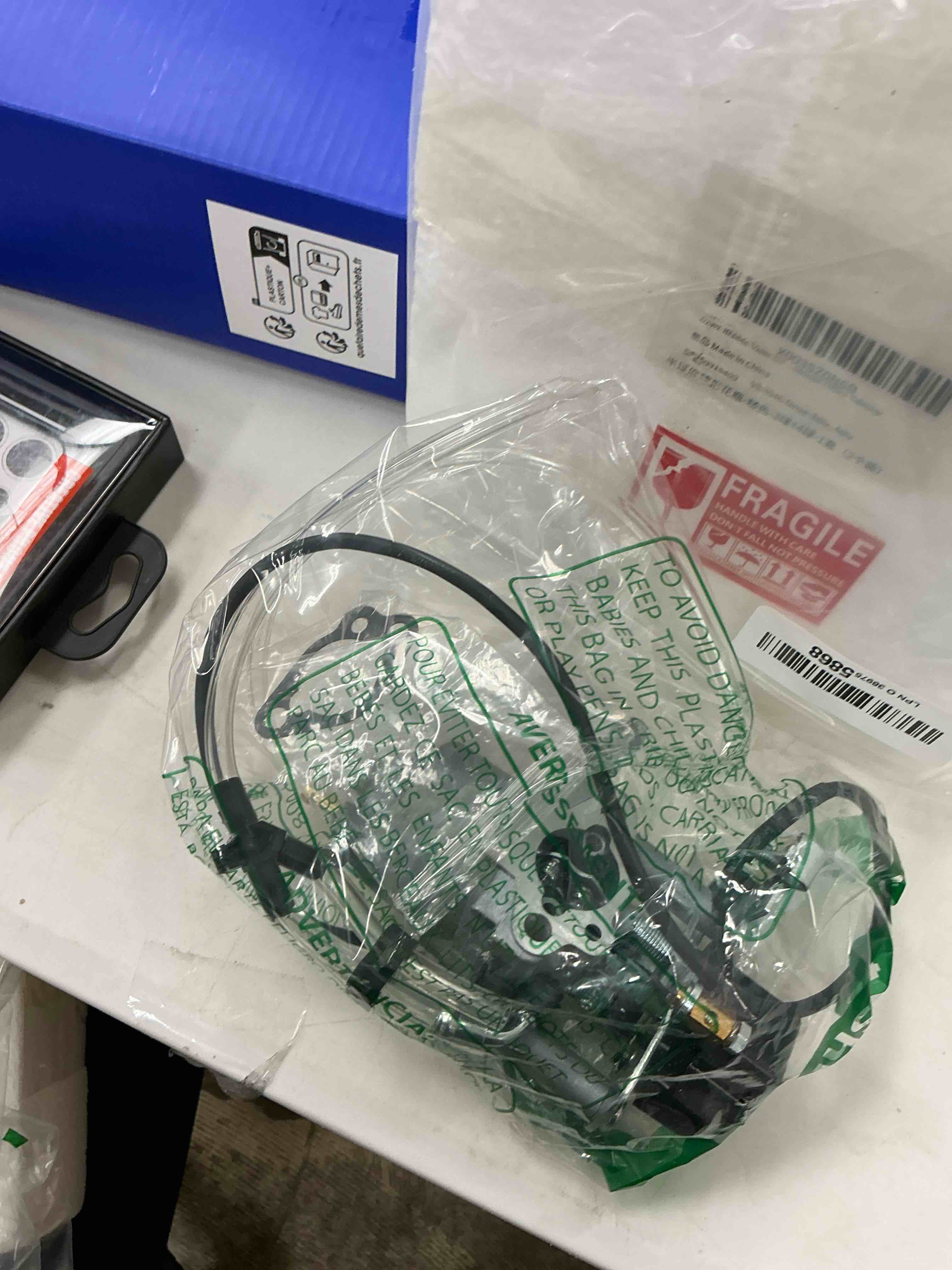 Condition photo showing Good Condition for Carburetor Compatible with Champion 73531i ETQ Ryobi 2000 2300 Watt Carburetor, Huayi P16D-1 Compatible with Generac wen Westinghouse Carburetor