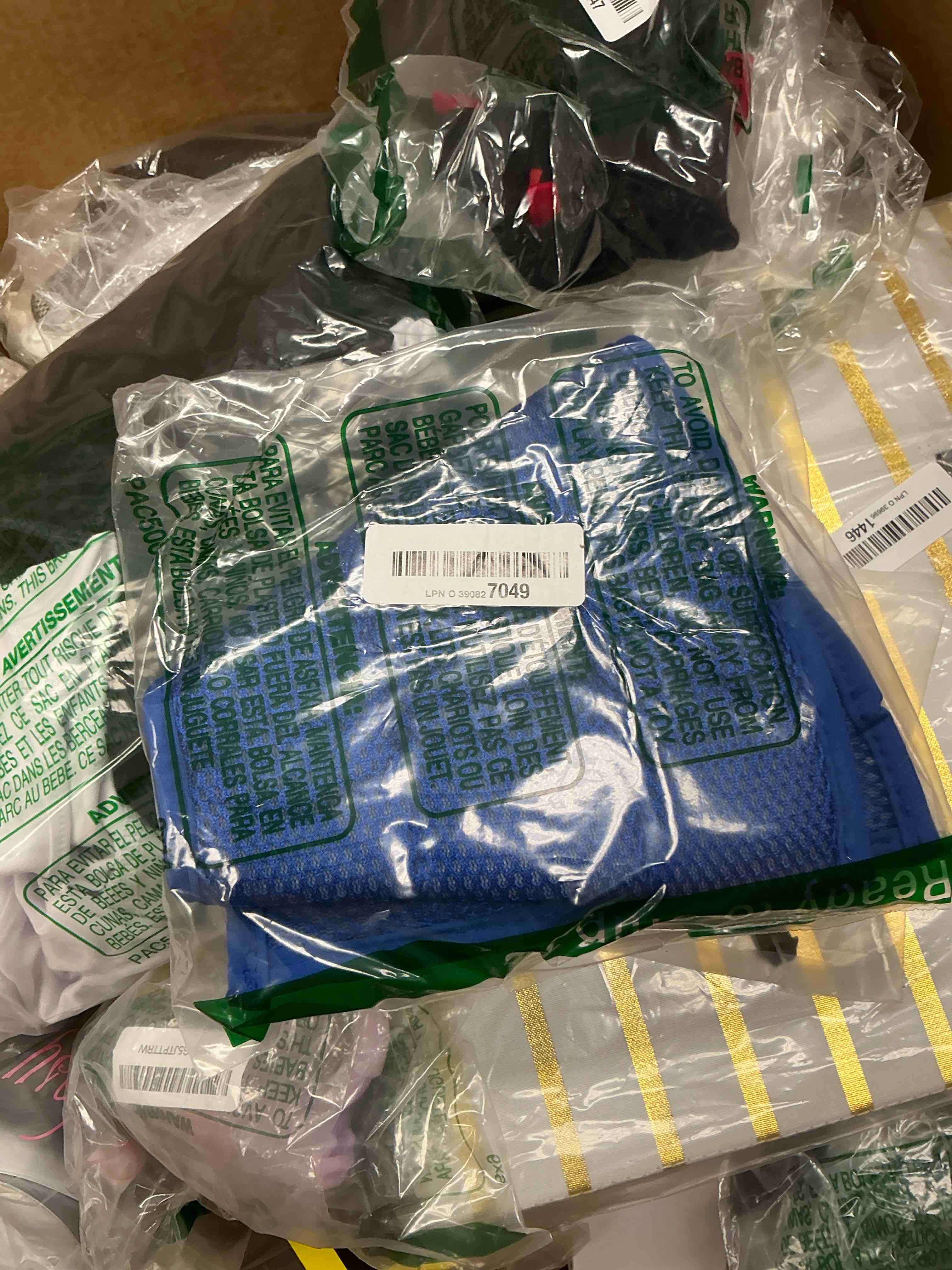 Condition photo showing Good Condition for Soft Dog Cone Collar After Surgery Alternative for Dogs to Stop Licking, Comfy Collars for Large/Medium/Small Pet/Cat, Comfortable Elizabethan Neuter Recovery E Cones of Shame Neck & Head Ecollars Blue S (Fit 6.6-11 lb Dog)