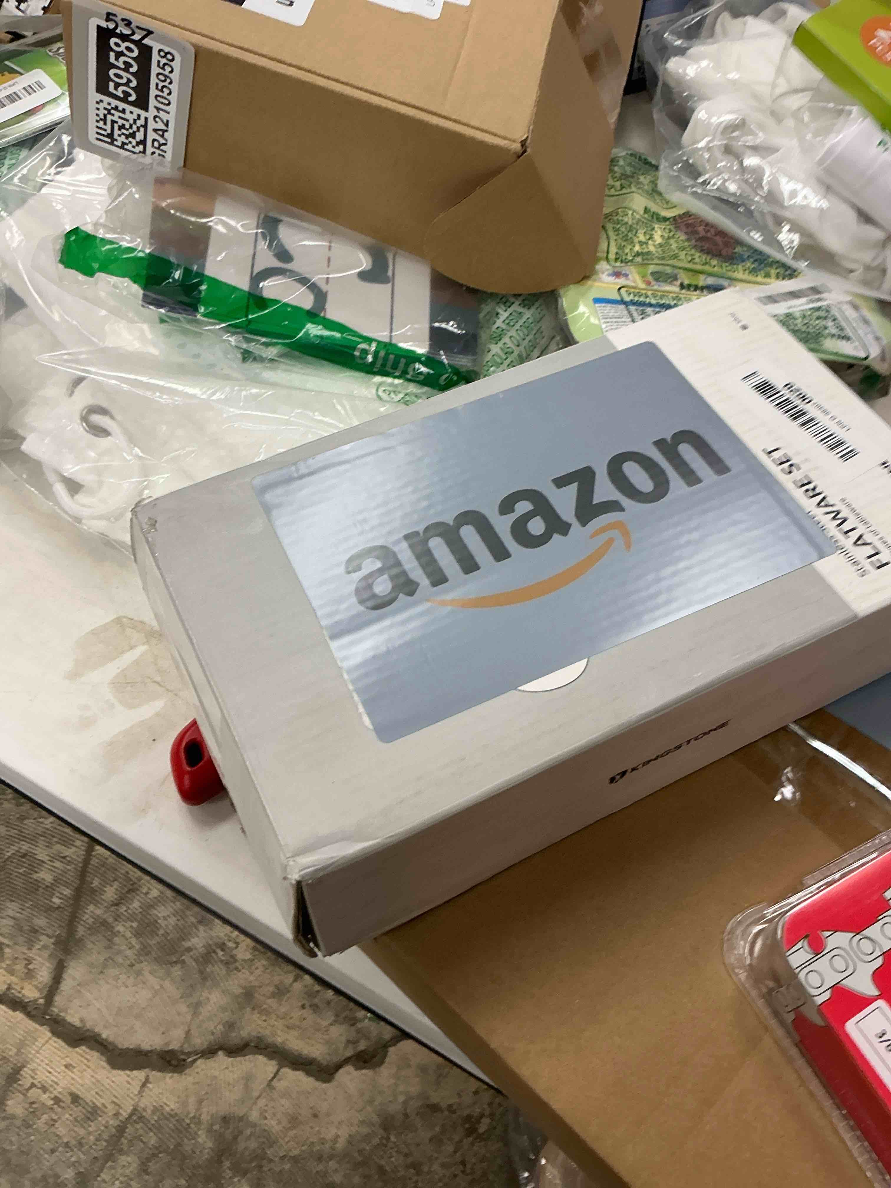 Condition photo showing Good Condition for KINGSTONE 36-Piece Silverware Set with Steak Knives, Flatware Set for 6, Stainless Steel Tableware Cutlery Set for Home Restaurant, Mirror Finish,Modern Design 36pcs with Steak Knives Silver