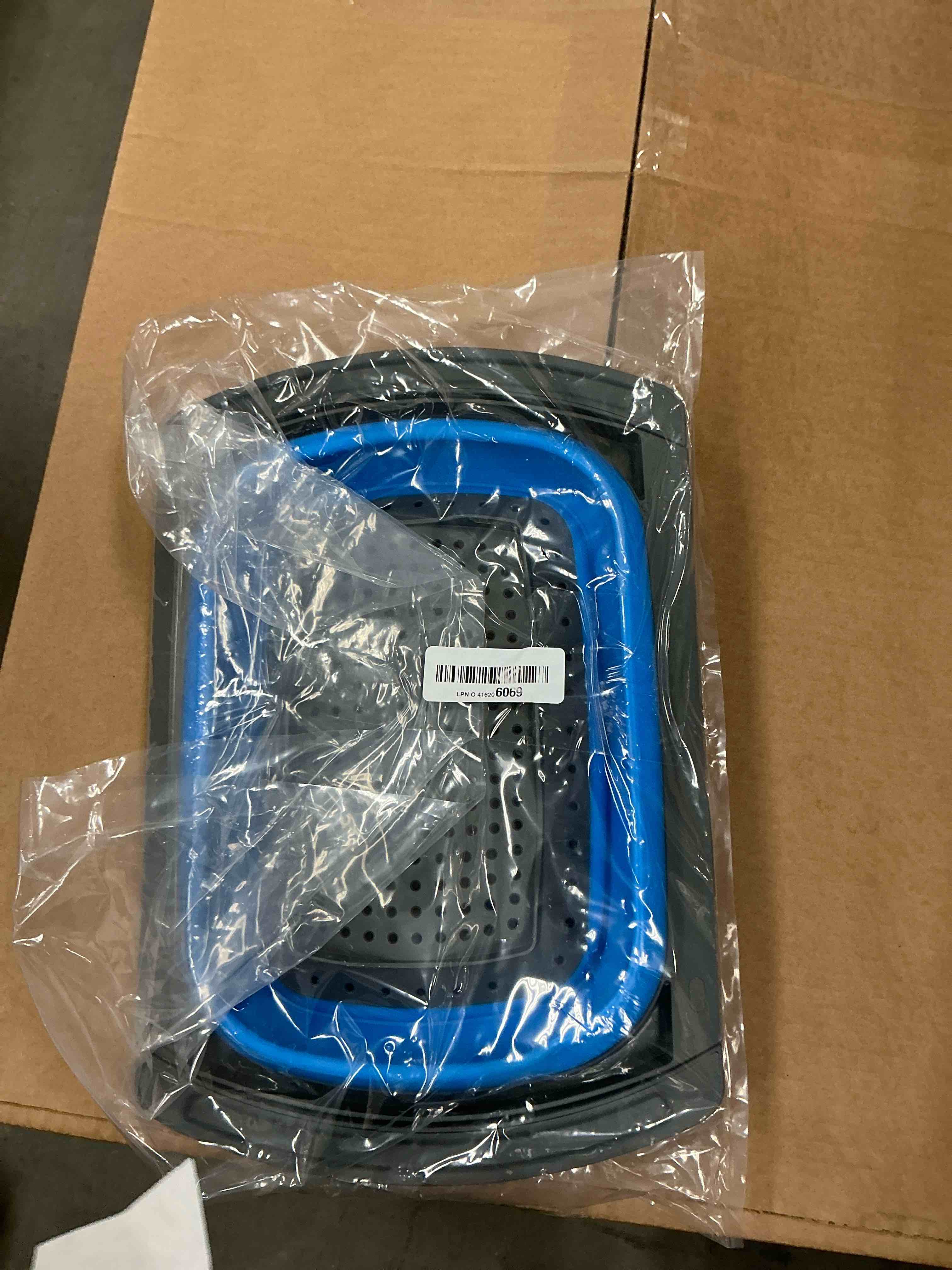 Condition photo showing New/Like New for Collapsible Colander Strainer with Extendable Handles - Over the Sink Vegetable/Fruit Colanders Strainers for Kitchen, Capacity of 6 quart (Blue)