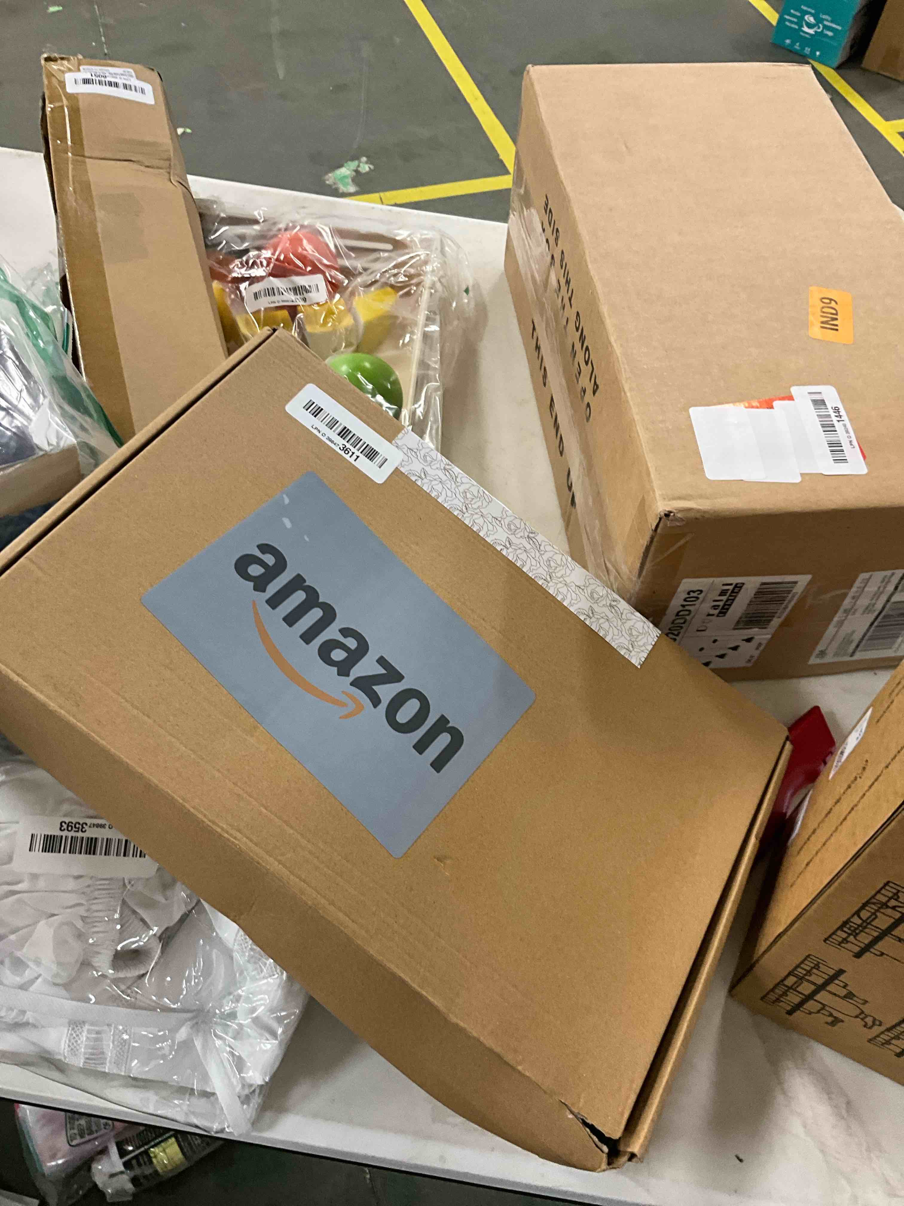 Condition photo showing Good Condition for Serwalin Artificial Italian Ruscus Greenery Stems