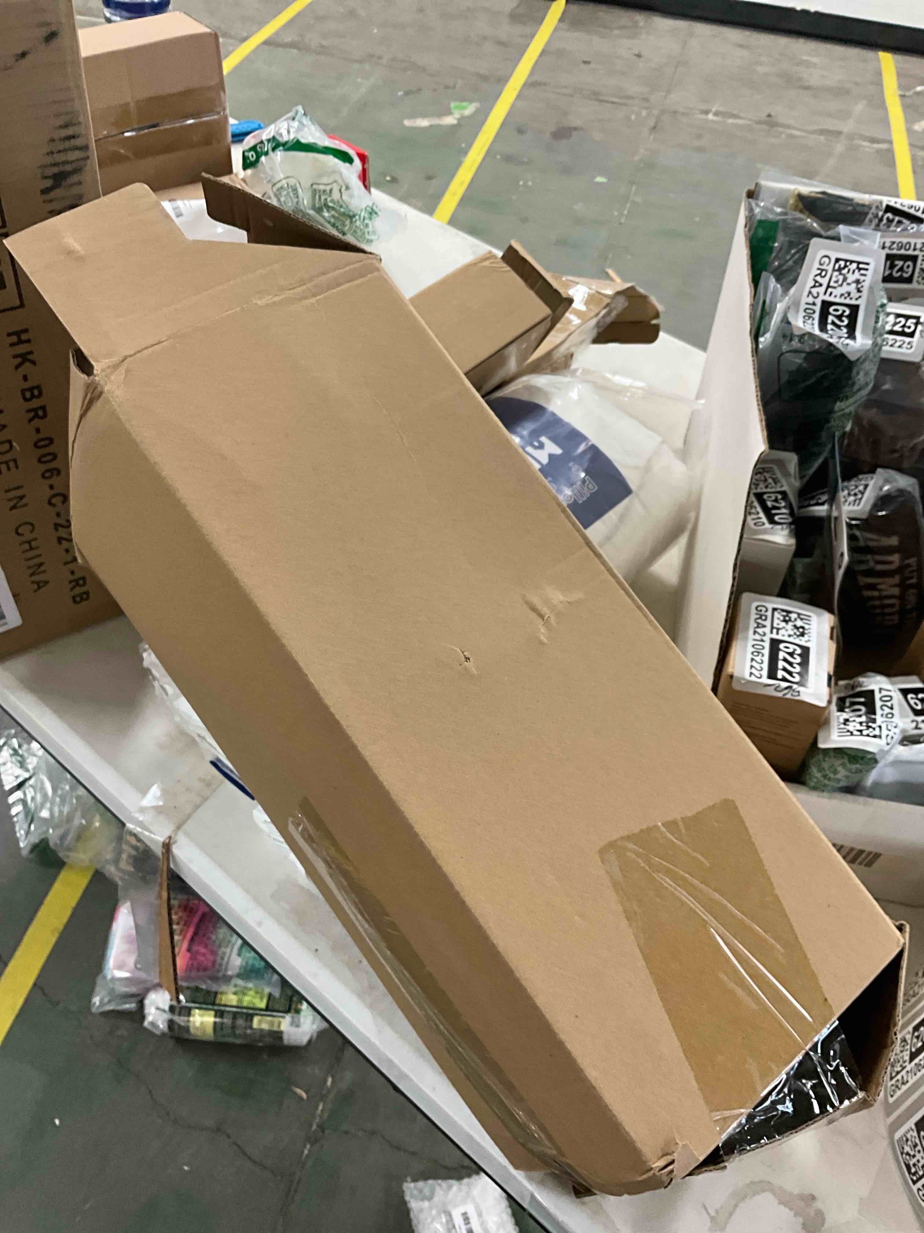 Condition photo showing Good Condition for HiBay 6-Light Track Lighting, Directional Rotatable Ceiling Light Fixture, Black Farmhouse Track Spotlight for Kitchen, Bedroom, Living Room, E26 Base (Bulbs Not Included)