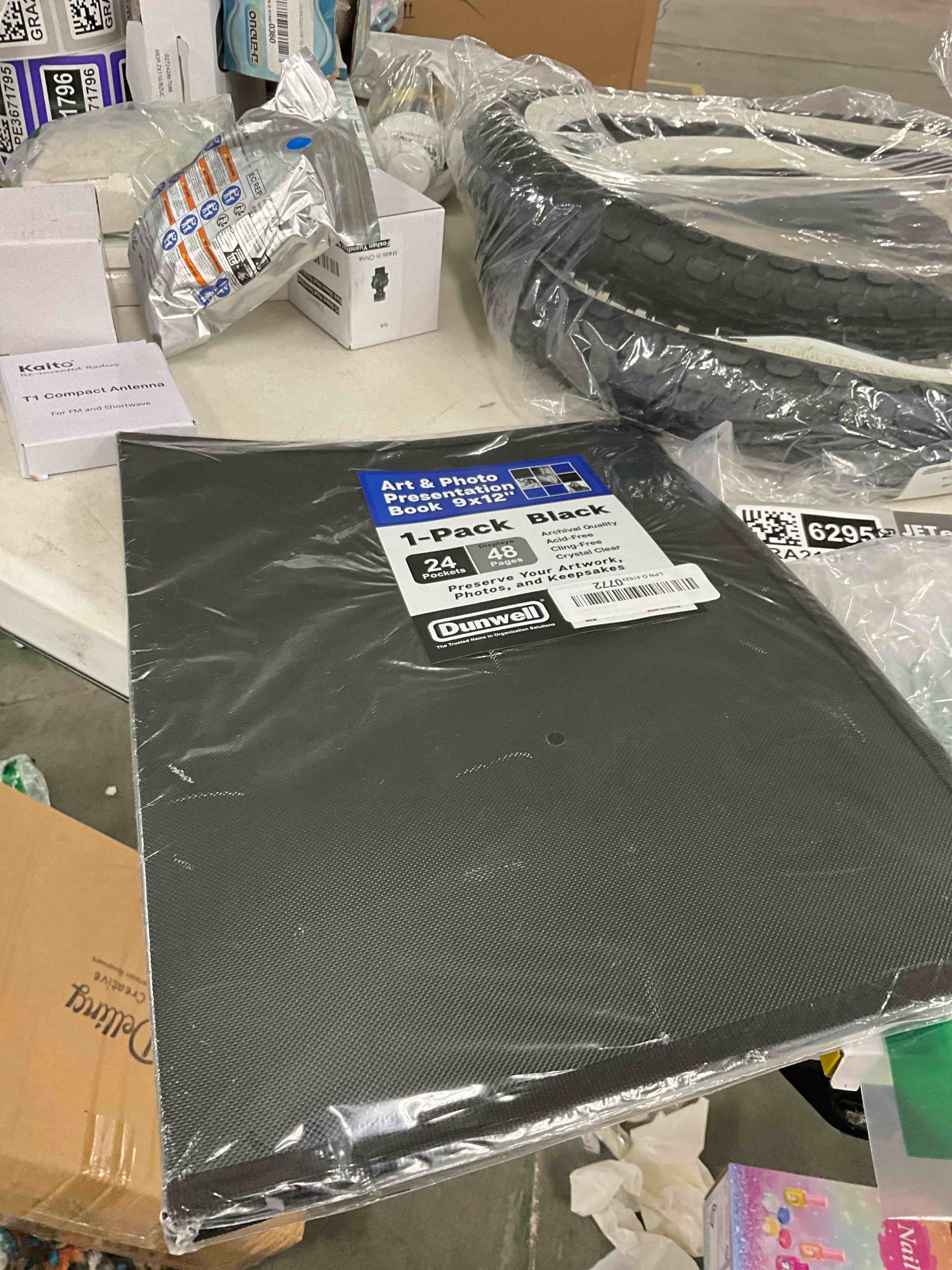 Condition photo showing New/Like New for Dunwell 9x12 Presentation Book (Black), 24-Pocket Folder with Plastic Sleeves, Displays 48 Pages pf 9 x 12 or A4 Documents, Certificates, Keepsakes, Kids Art, Acid-Free Poly Portfolio Binder