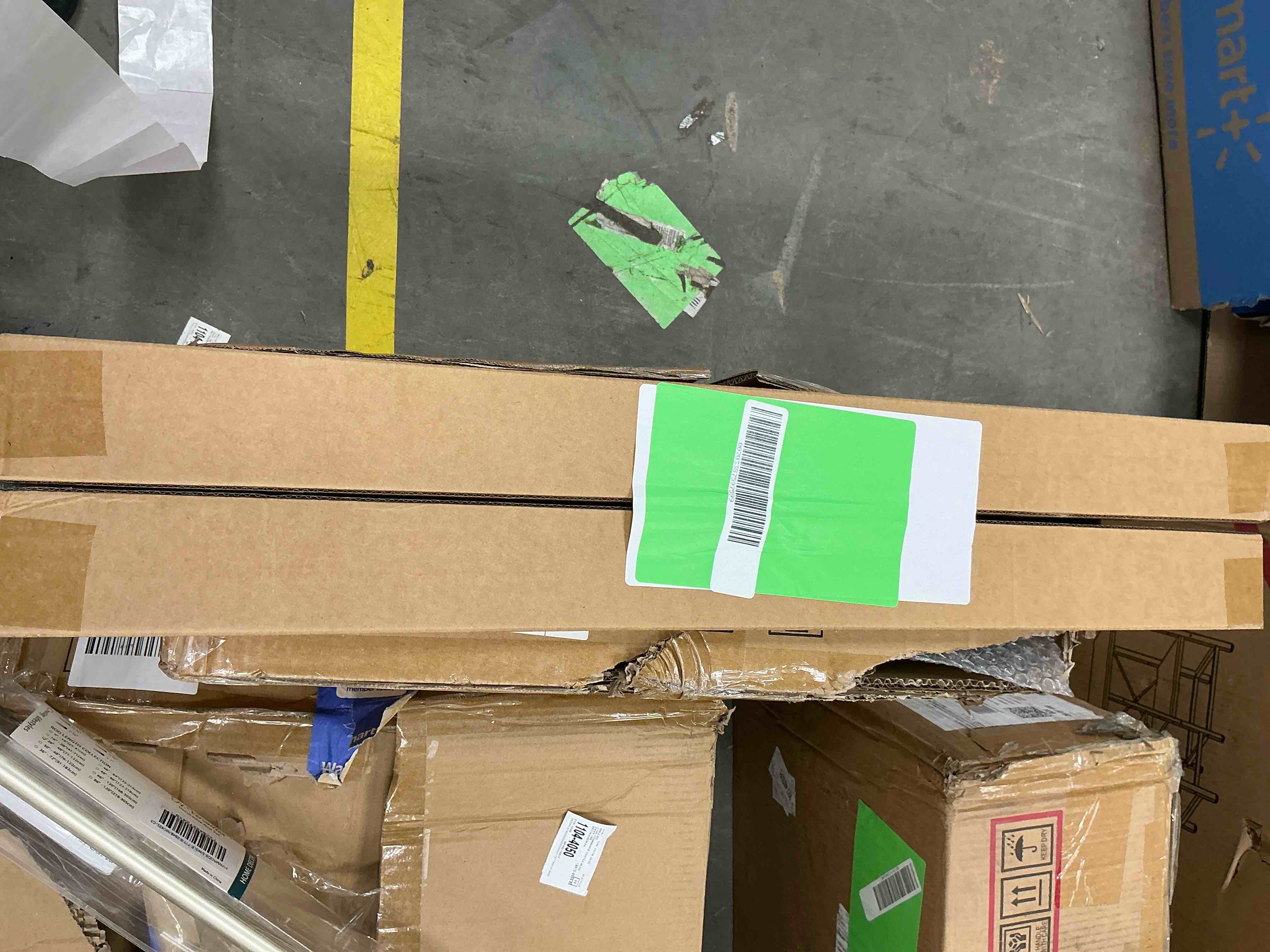 Condition photo showing New/Like New for BEAMNOVA 28 -44  Adjustable Tension Curtain Rod  No Drilling Telescopic Tension Rods for Wardrobe Closet Windows Curtains  Black (2 Pack)