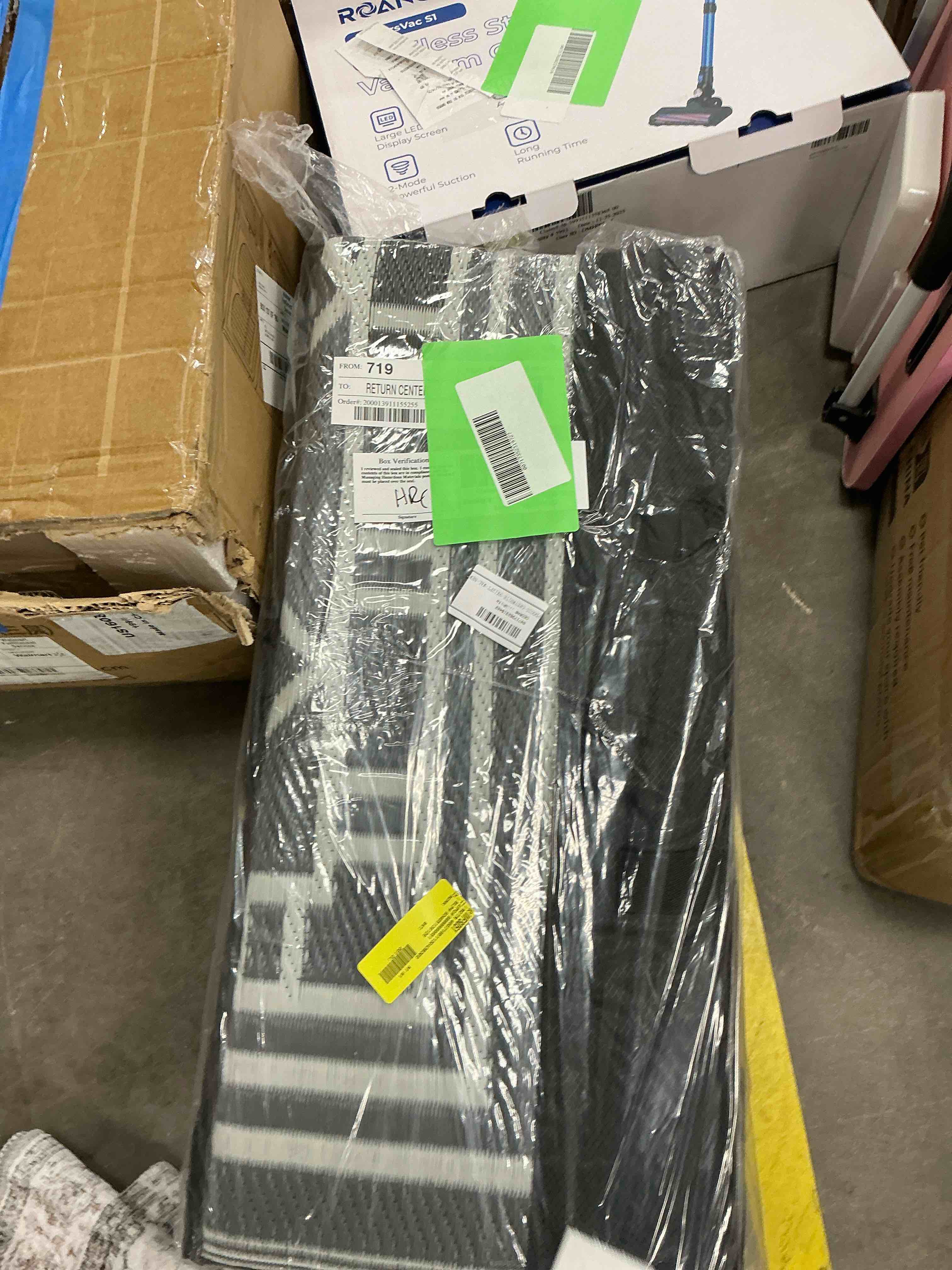 Condition photo showing Good Condition for DEORAB Outdoor Rugs Waterproof Plastic Straw Mat 9'x12' Reversible for RV Patio Deck Beach Black & White