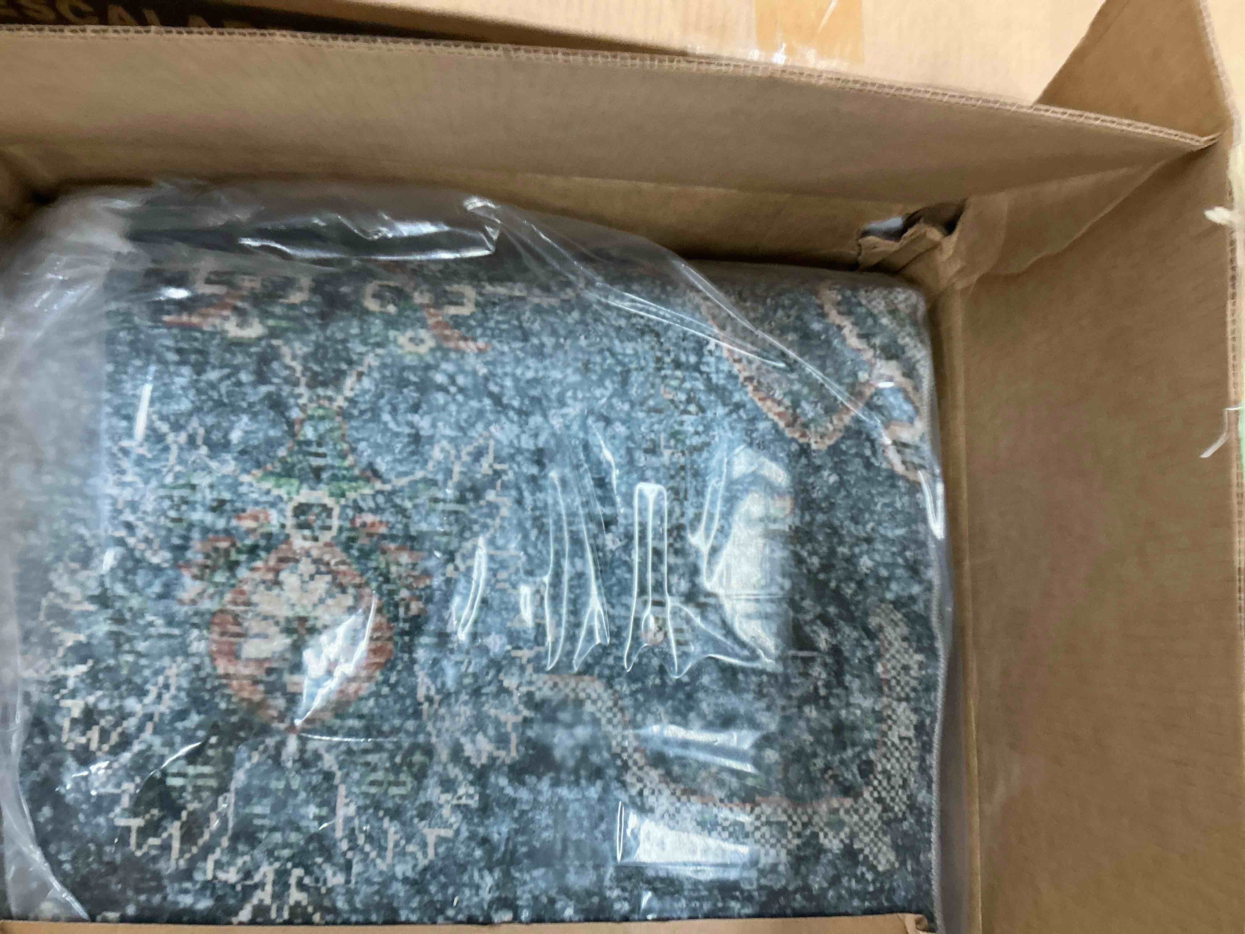 Condition photo showing New/Like New for VUNATE 5'x7' Area Rugs for Living Room Washable Rugs Modern Abstract Distressed Indoor Rug Carpet Soft Fluffy Area Rugs for Bedroom Dining Room Office Kitchen Foldable Nonslip Rug Teal