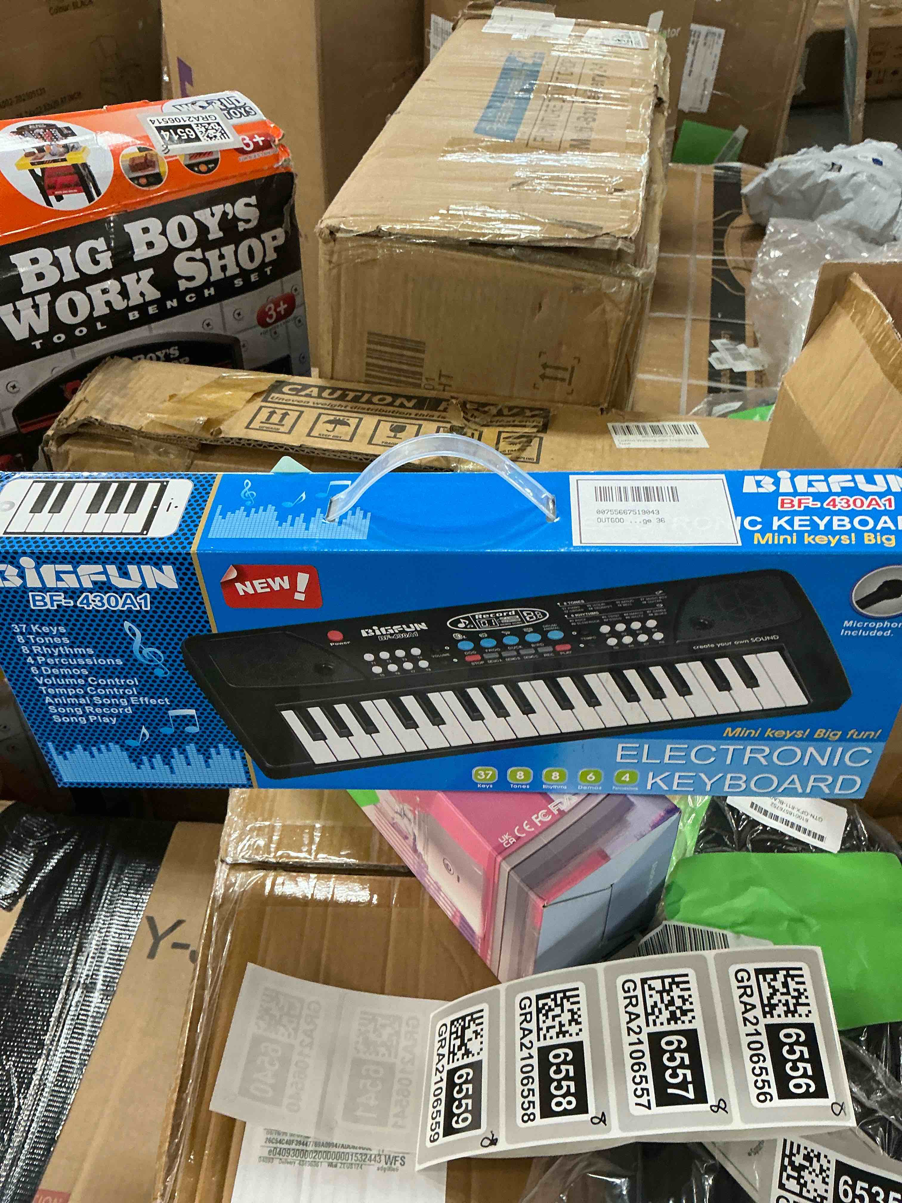 Condition photo showing New/Like New for OUTGOO Kids Piano Keyboard  37 Keys Portable Electronic Keyboard Piano with Microphone  Musical Instrument for Kids Boys Girls Age 3-6