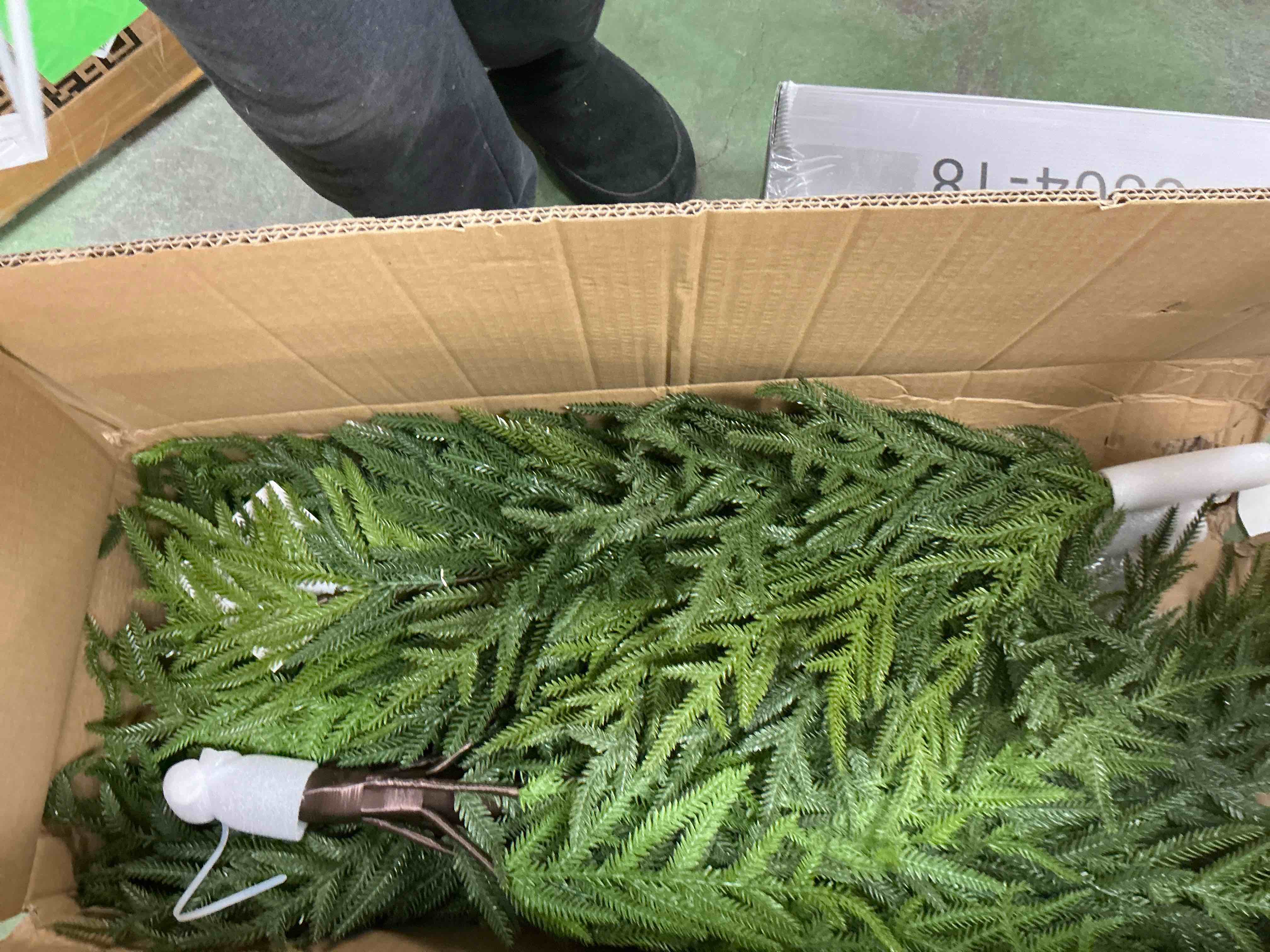 Condition photo showing New/Like New for DR.Planzen 6-Foot Artificial Christmas Tree for Indoor Christmas Decor – Premium Green Cypress