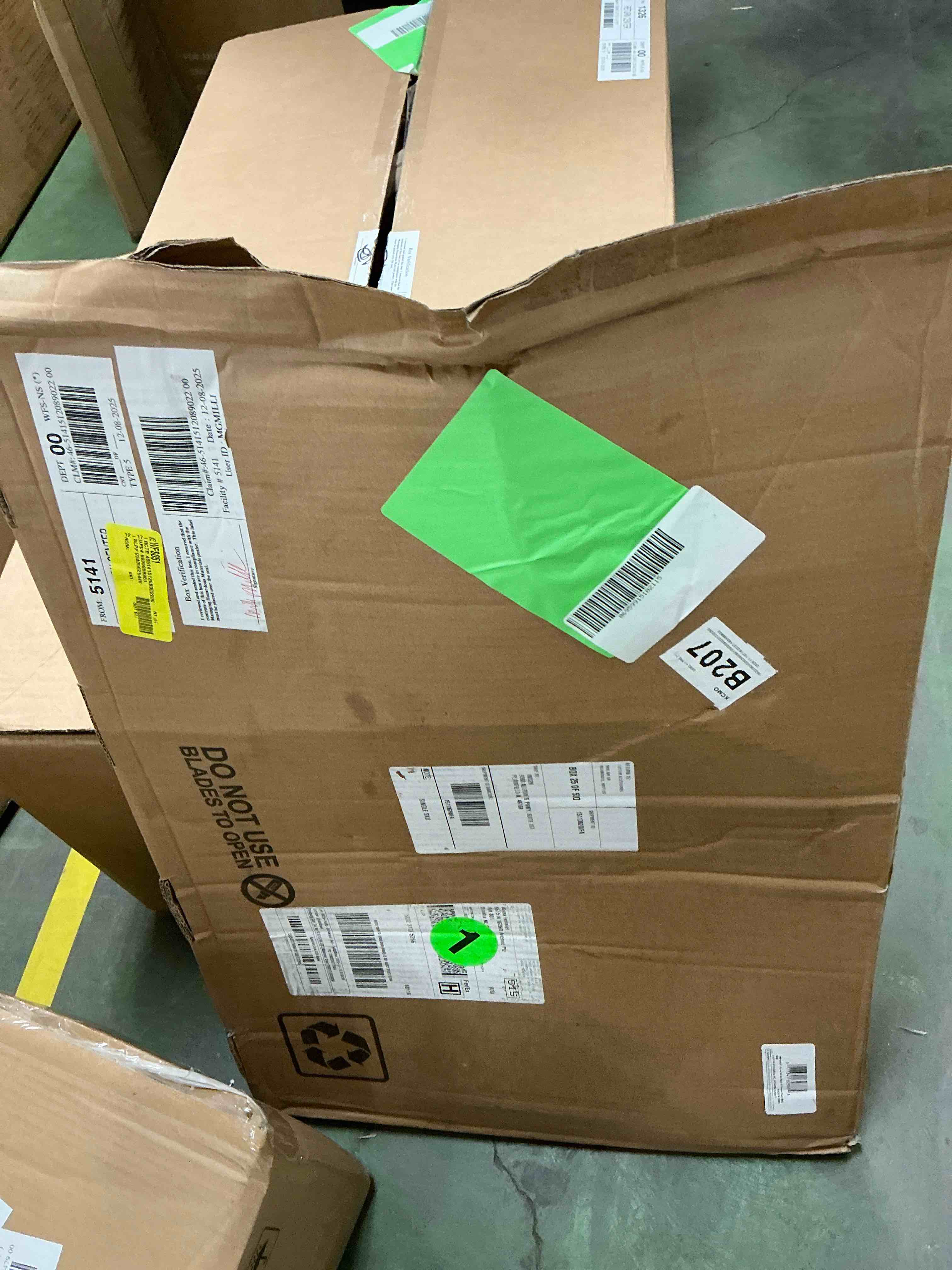 Condition photo showing New/Like New for Armor All 4 Piece Black All-Season Trim-to-Fit Floor Mats 78846WDC