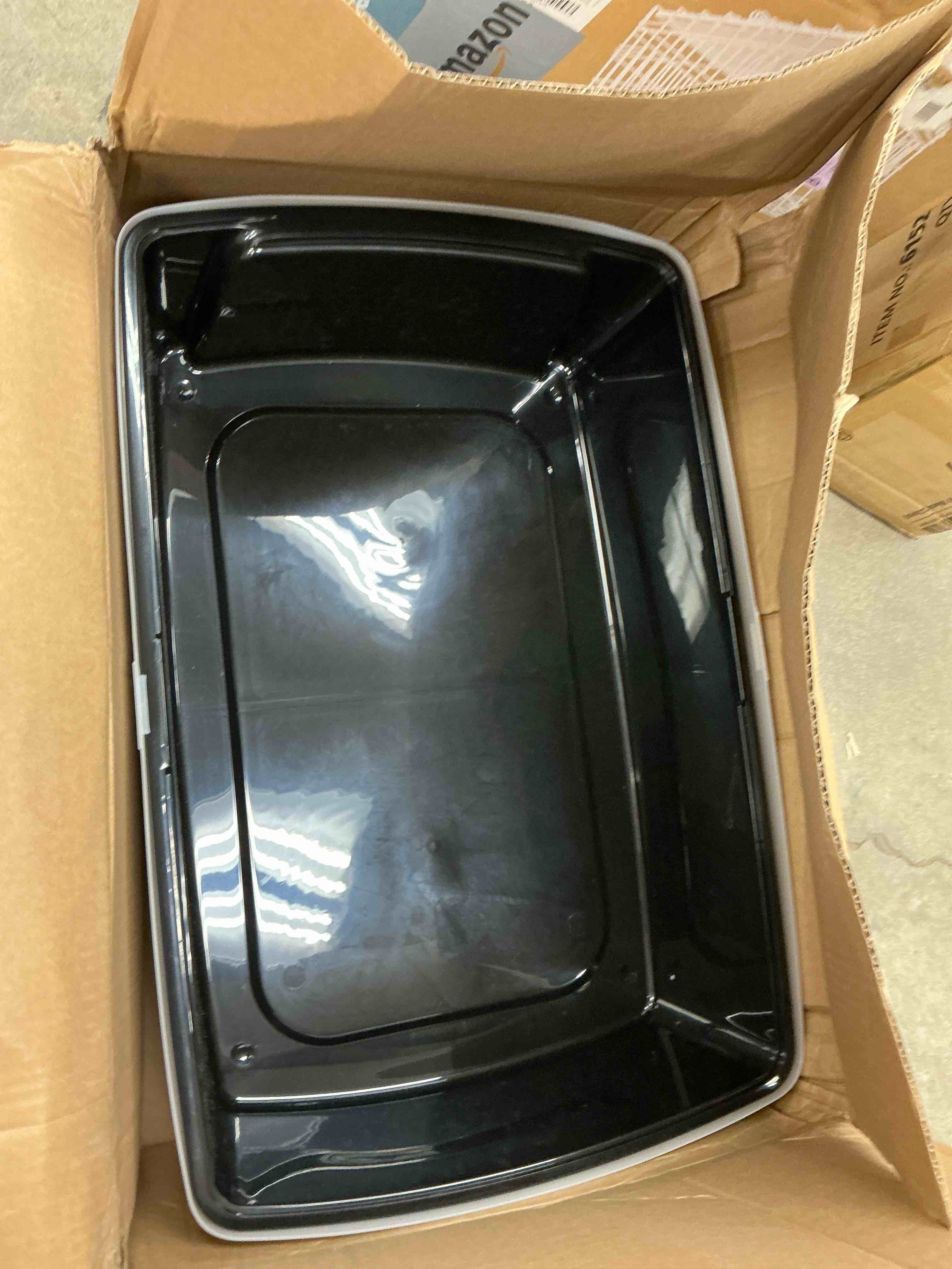 Condition photo showing Good Condition for IRIS USA XX-Large Cat Litter Box, Open Top Extra Large Litter Box for Big Cats and Multi-Cat Households, High Sided Scatter Shield, Easy to Clean, 30"L x 20"W x 14"H, Black XXL Black