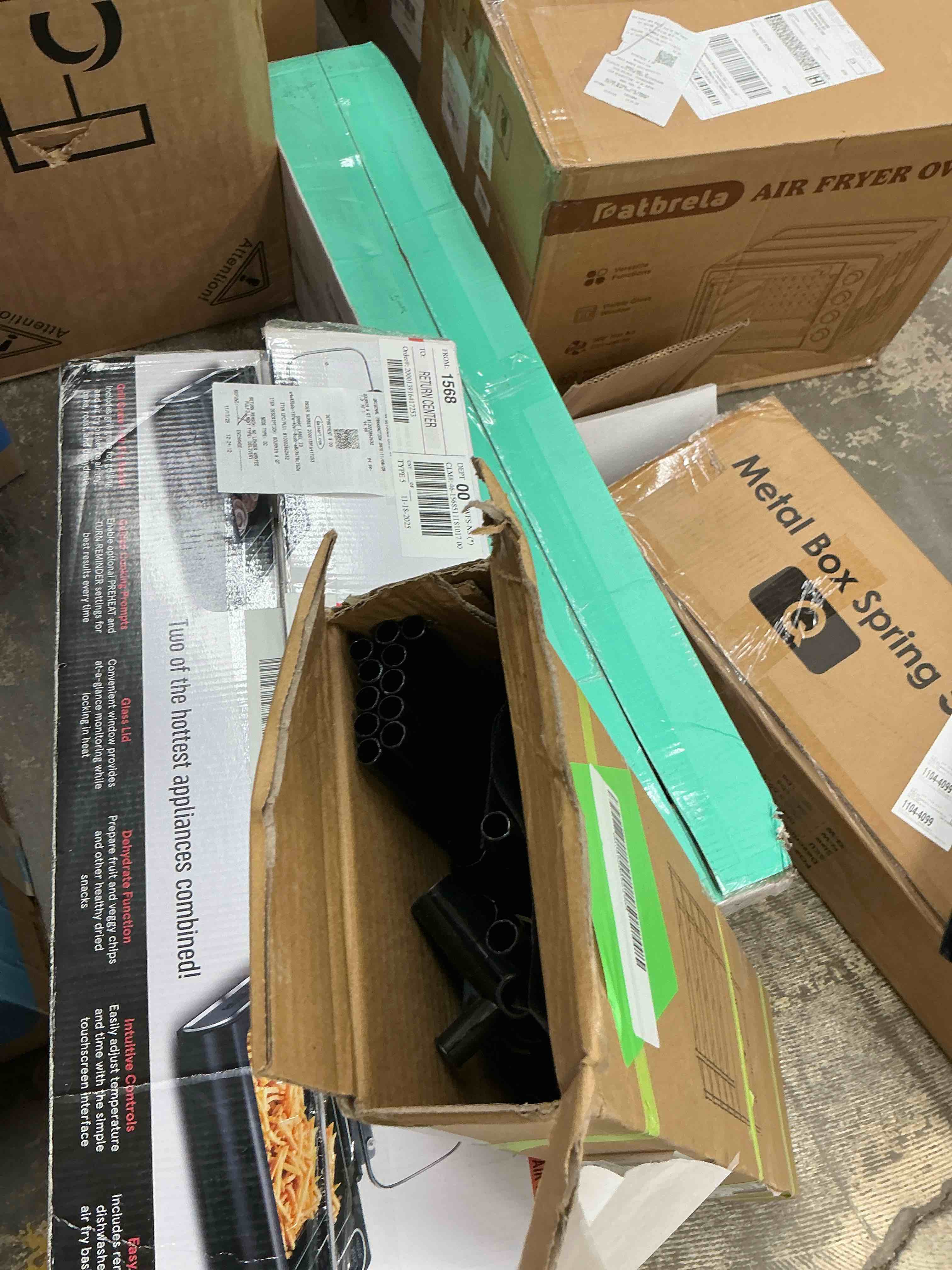 Condition photo showing Good Condition for HioHa Coat and Shoe Rack, Hall Tree for Entryway with 4-Tier Storage Shelves,Storage Organizer with 8 Hooks for Bedroom, Hallway, Office, Black