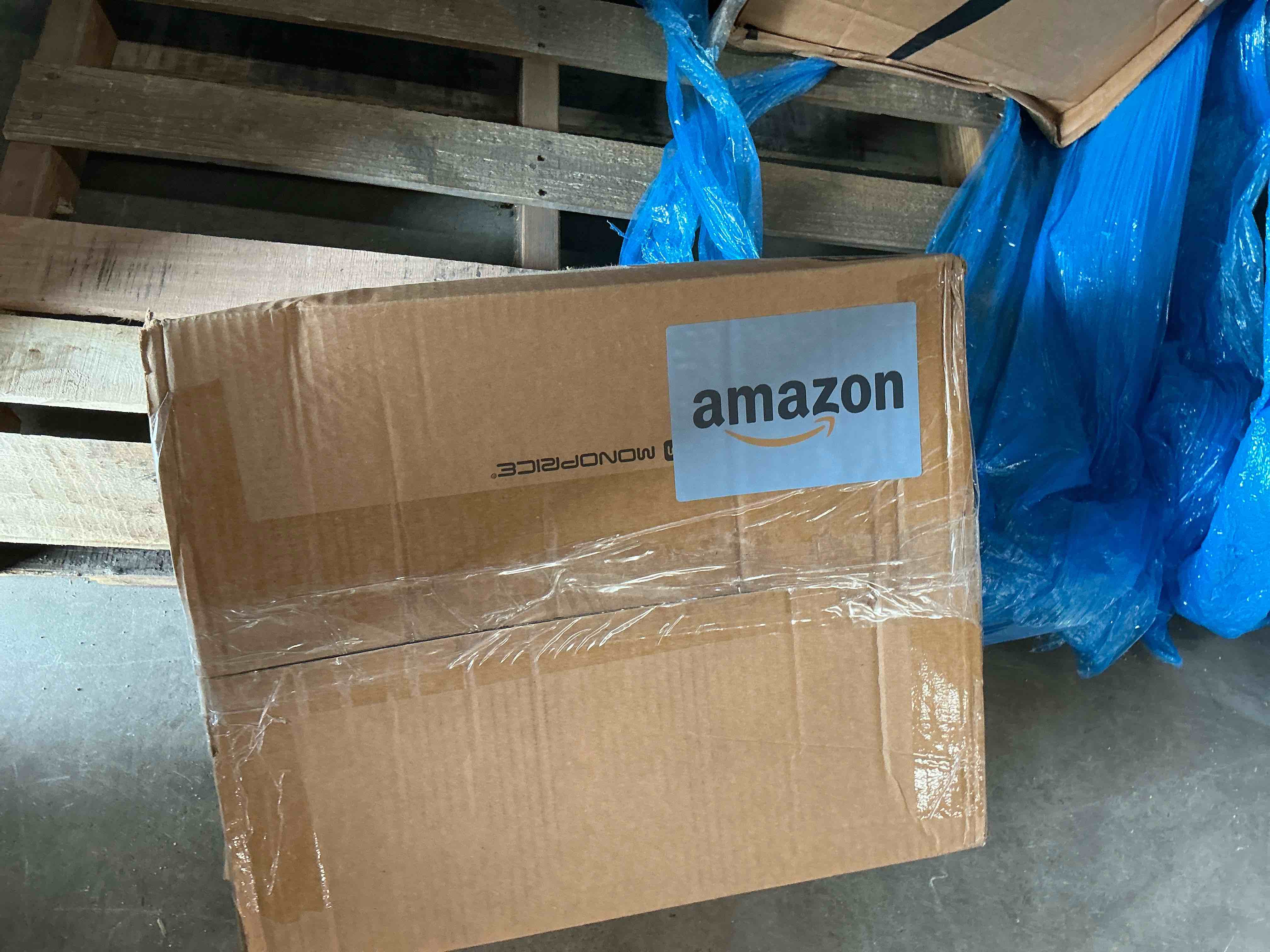 Condition photo showing New/Like New for ARM & HAMMER Cloud Control Platinum Clumping Cat Litter Odor Control, 37 lbs. Cloud Control Platinum Clumping 37 Lbs