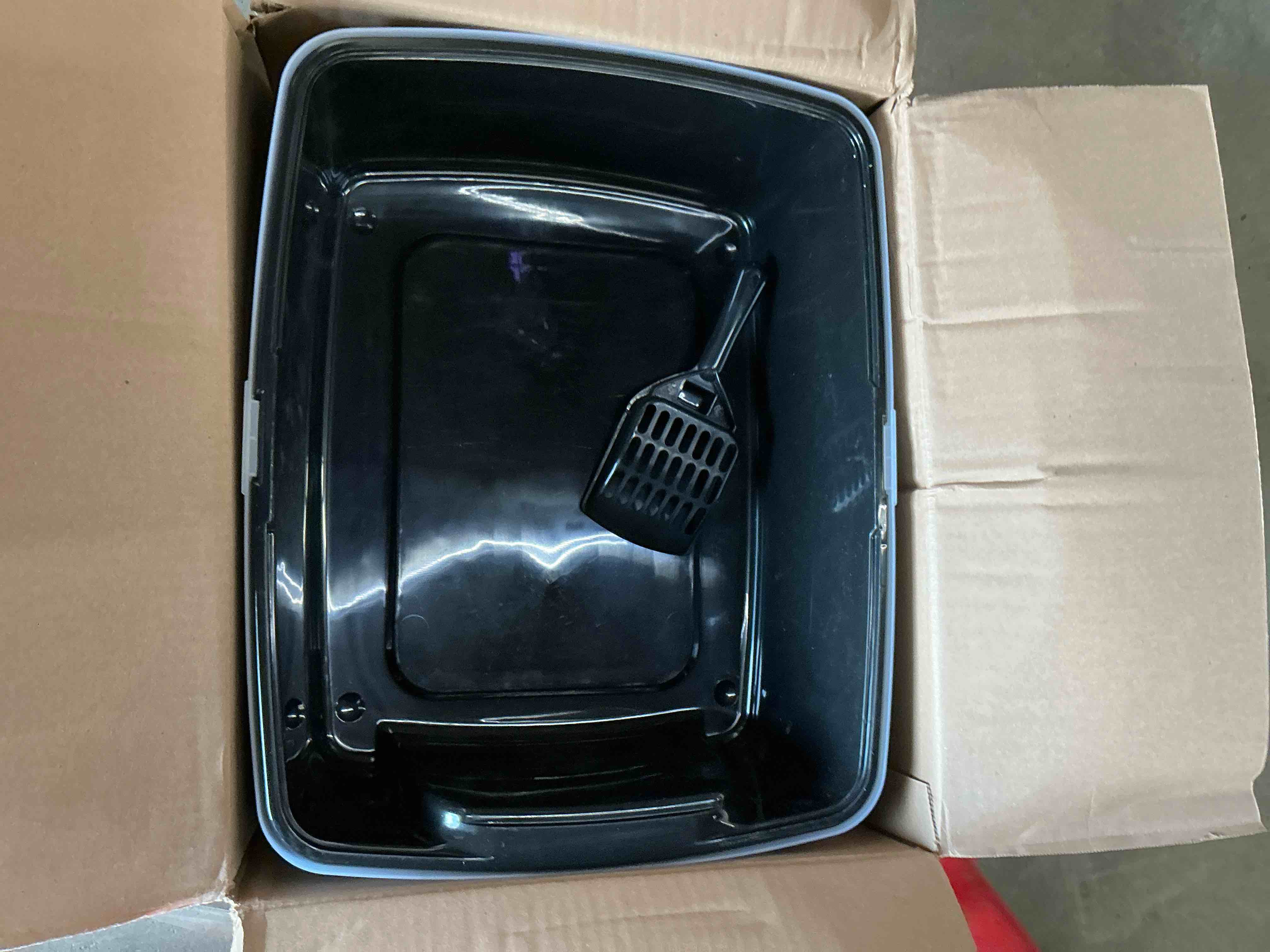 Condition photo showing New/Like New for IRIS USA 2 Pack Large Open Top Cat Litter Box with High Sides, Scatter Shield & Scoop, Black, for Indoor Cats, Kittens or Multicat Homes
