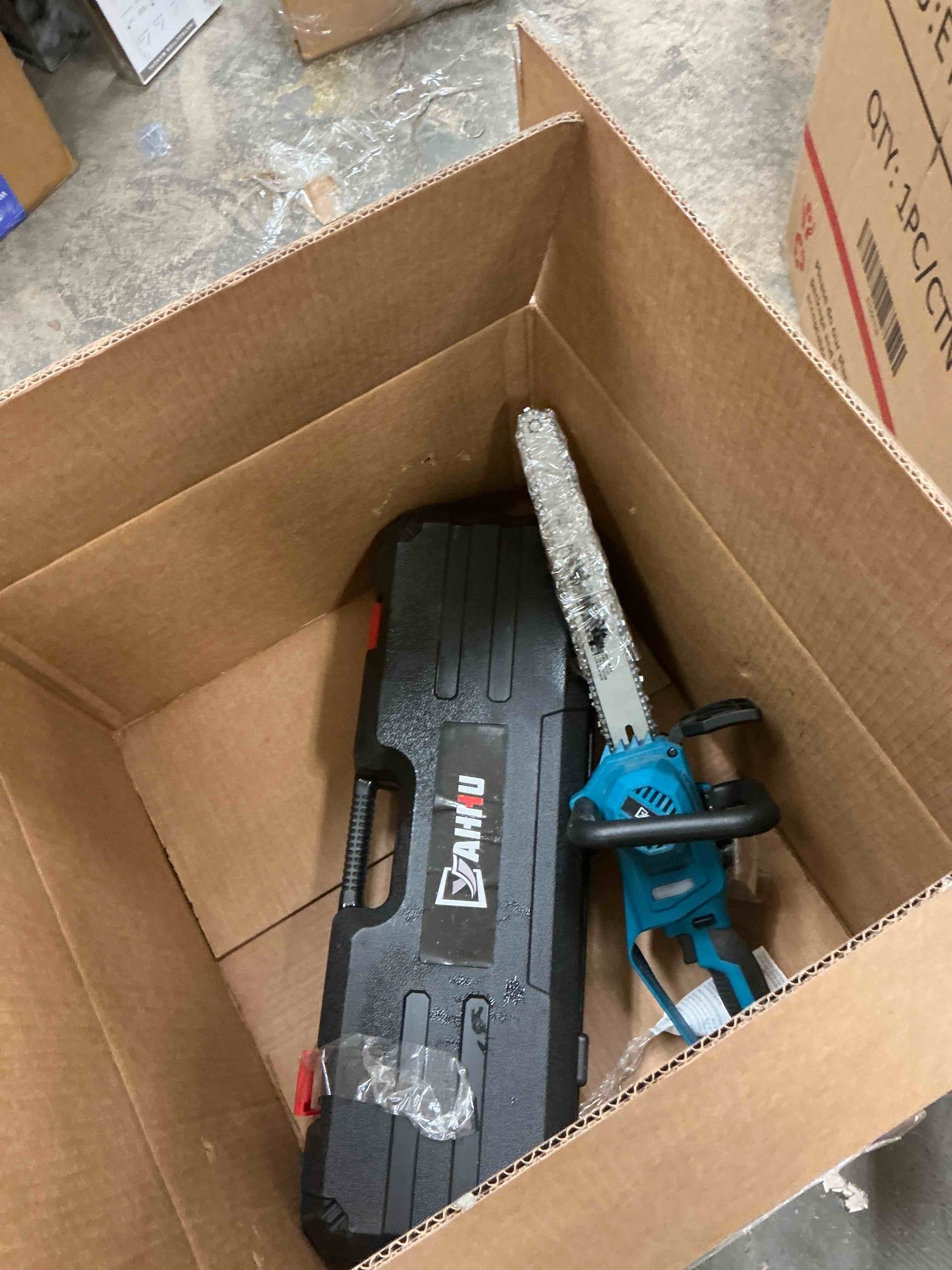 Condition photo showing Good Condition for YAHHU 12 Inch Cordless Chainsaw with Oiler System, 21V Electric Handheld Chainsaw for Tree Trimming, Wood Cutting, Outdoor Yard Work