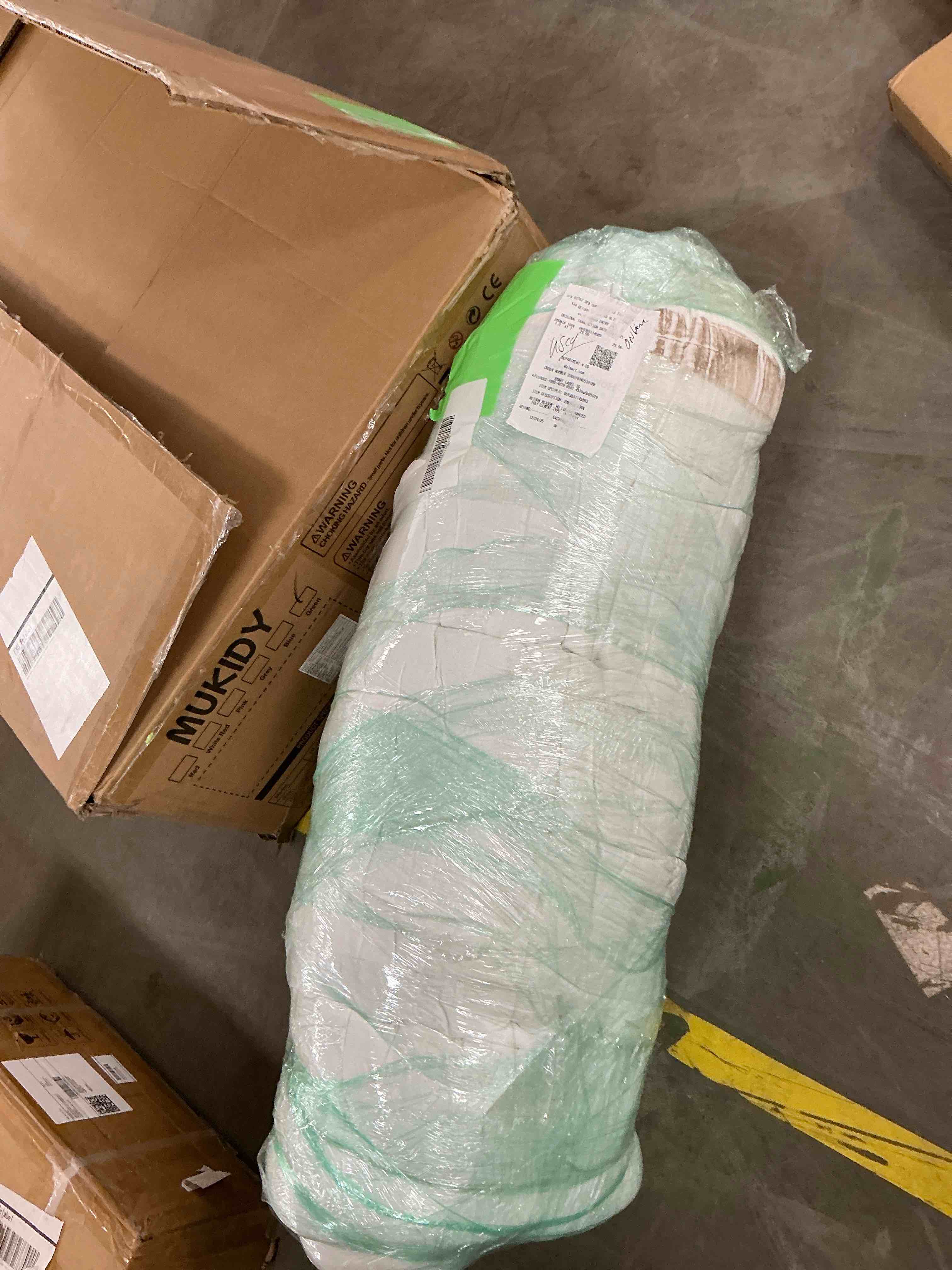 Condition photo showing Good Condition for EMONIA 100% 400TC Mattress Topper Queen for Back Pain, 900GSM Mattress Pad Pillow Top, Quilted Fitted Mattress Protector Cover with 8-21" Deep Elastic Pocket, Soft Comfort Breathable (White, Queen)