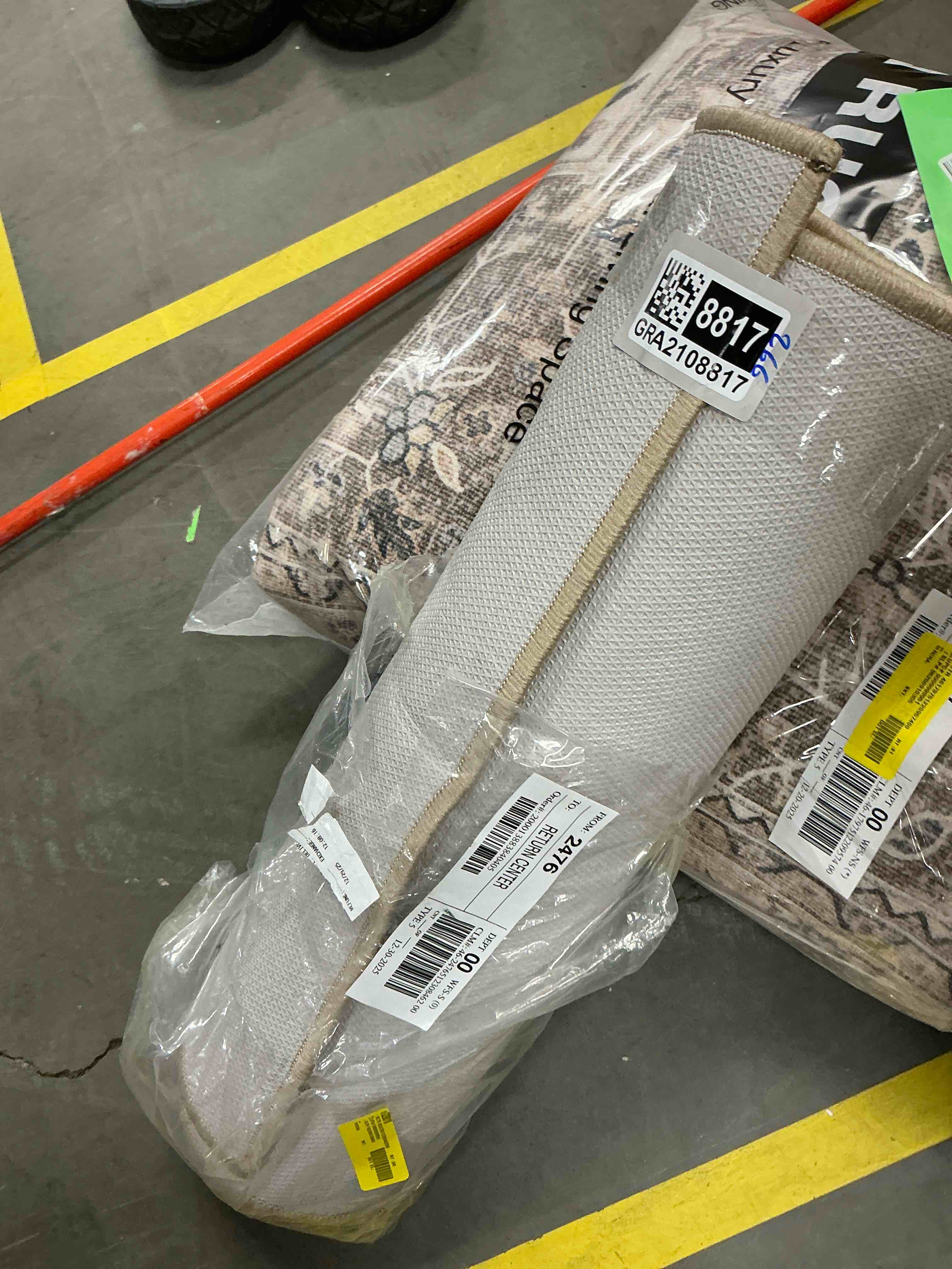 Condition photo showing Good Condition for Findosom 2'x10' Hallway Runner Rug Non Slip Entryway Mat with Rubber Backing,Heavy-duty Durable Entryway Floor Mat Machine Washable Doormat,Laundry Runner Rug for Garage Kitchen,Beige