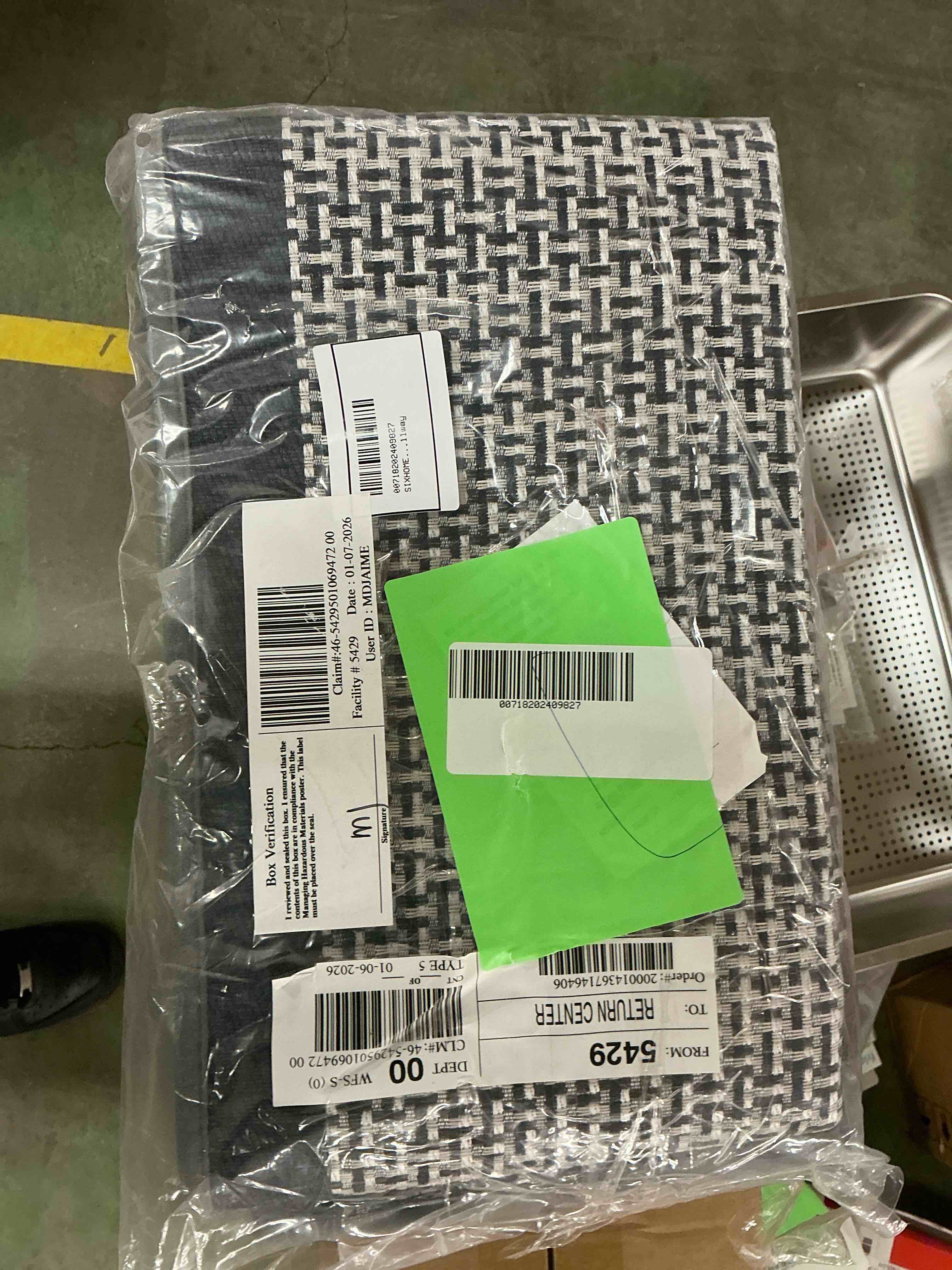 Condition photo showing New/Like New for SIXHOME 2-Piece Non-Slip Kitchen Rug Set  Washable Absorbent Mats  19.7 x31.5 +19.7 x59   Gray  for Sink  Laundry  Hallway