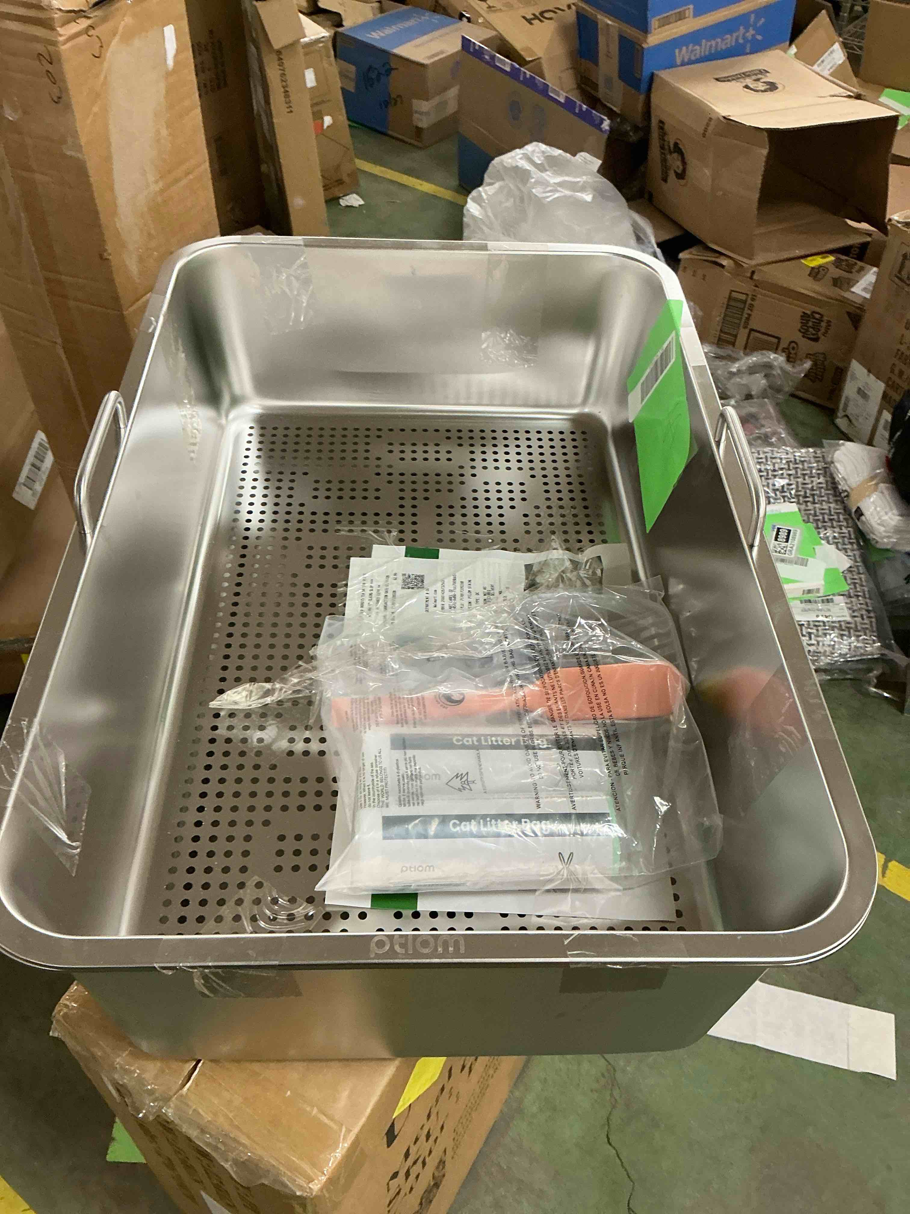 Condition photo showing Good Condition for Ptlom Stainless Steel Sifting Litter Box for Pine Pellets 23.6" x 15.7" x 7.9", Extra Large Metal Litter Pan with Sifter