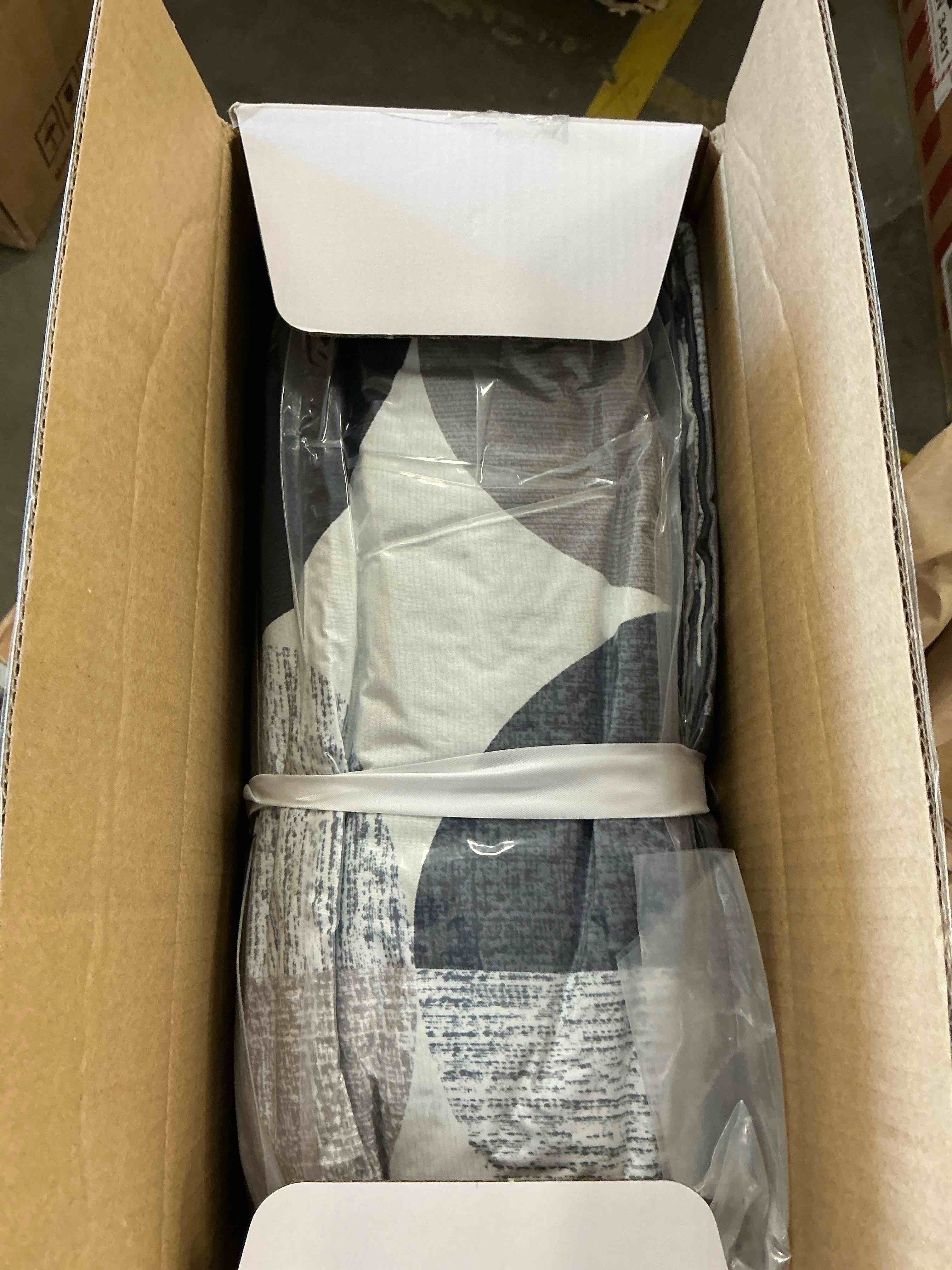 Condition photo showing New/Like New for Regency Heights Queen Size Comforter Set, 9-Piece Bed in a Bag Queen, Round Geometric Print Bedding Comforter Set with Sheets, Navy Blue