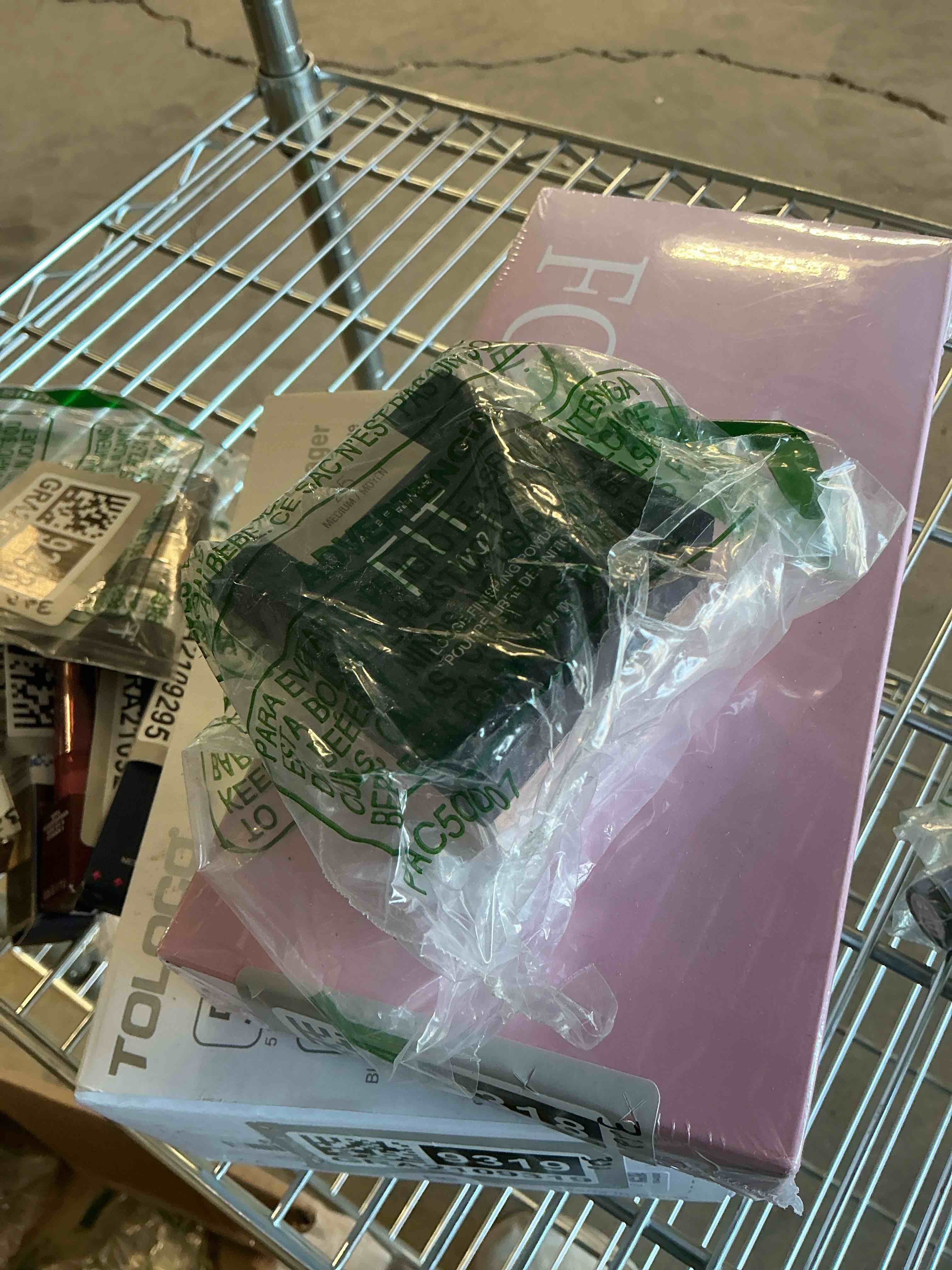 Condition photo showing Good Condition for Maybelline Fit Me Loose Setting Powder, Face Powder and Finishing Makeup, Medium, 1 Count 25 MEDIUM 0.7 Ounce (Pack of 1) Loose Finishing Powder