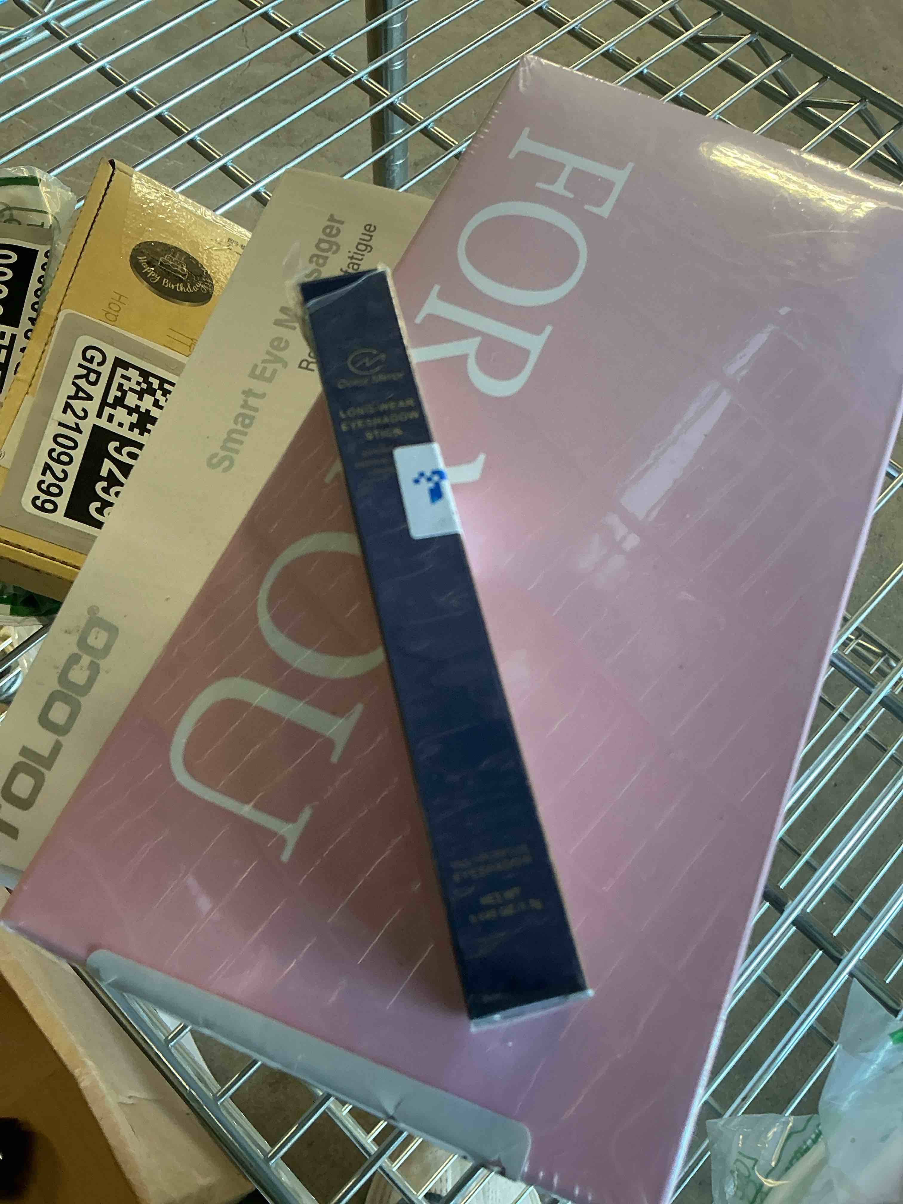 Condition photo showing Good Condition for Golden Number 3 Birthday Candles and Star Birthday Candles 2.76 inch Birthday Cake Candles 3D Diamond Shaped Candles are Suitable for Birthday Parties and Anniversary Cake Decorations Candles(Gold 3) Gold3