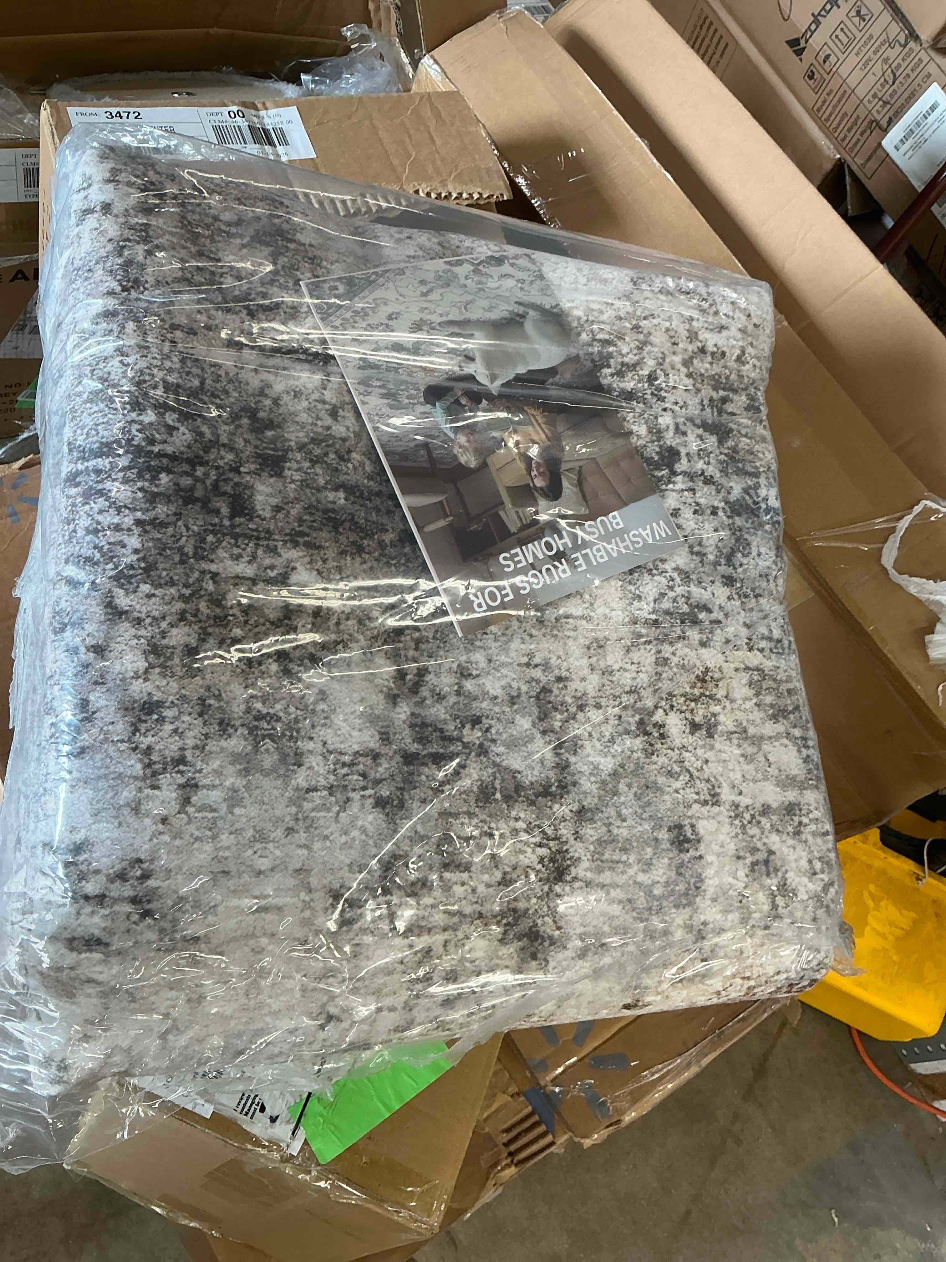 Condition photo showing New/Like New for UERMEI 6x9 Washable Area Rugs for Living Room Modern Abstract Printed Rug Vacuum-Friendly Non Slip Indoor Rug for Bedroom Dining Room Home Decor Carpet Dark Brown