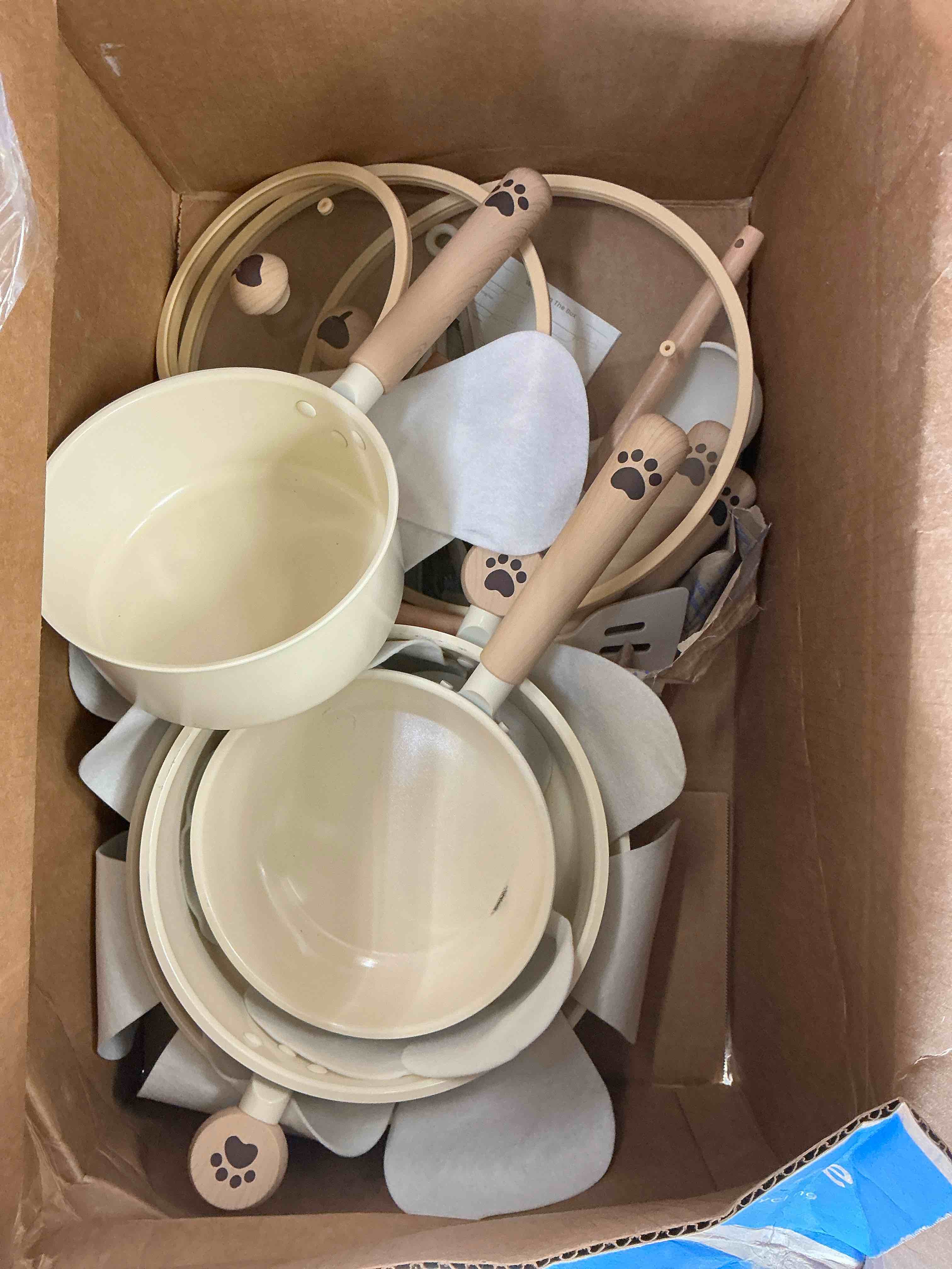 Condition photo showing Good Condition for Astercook 17-Piece Ceramic Cookware Set with Dog Paw Wooden Handles Nonstick Pots and Pans Set for Home & Camping Induction Compatible and Dishwasher Safe Perfect Gift for Pet Lovers & Families