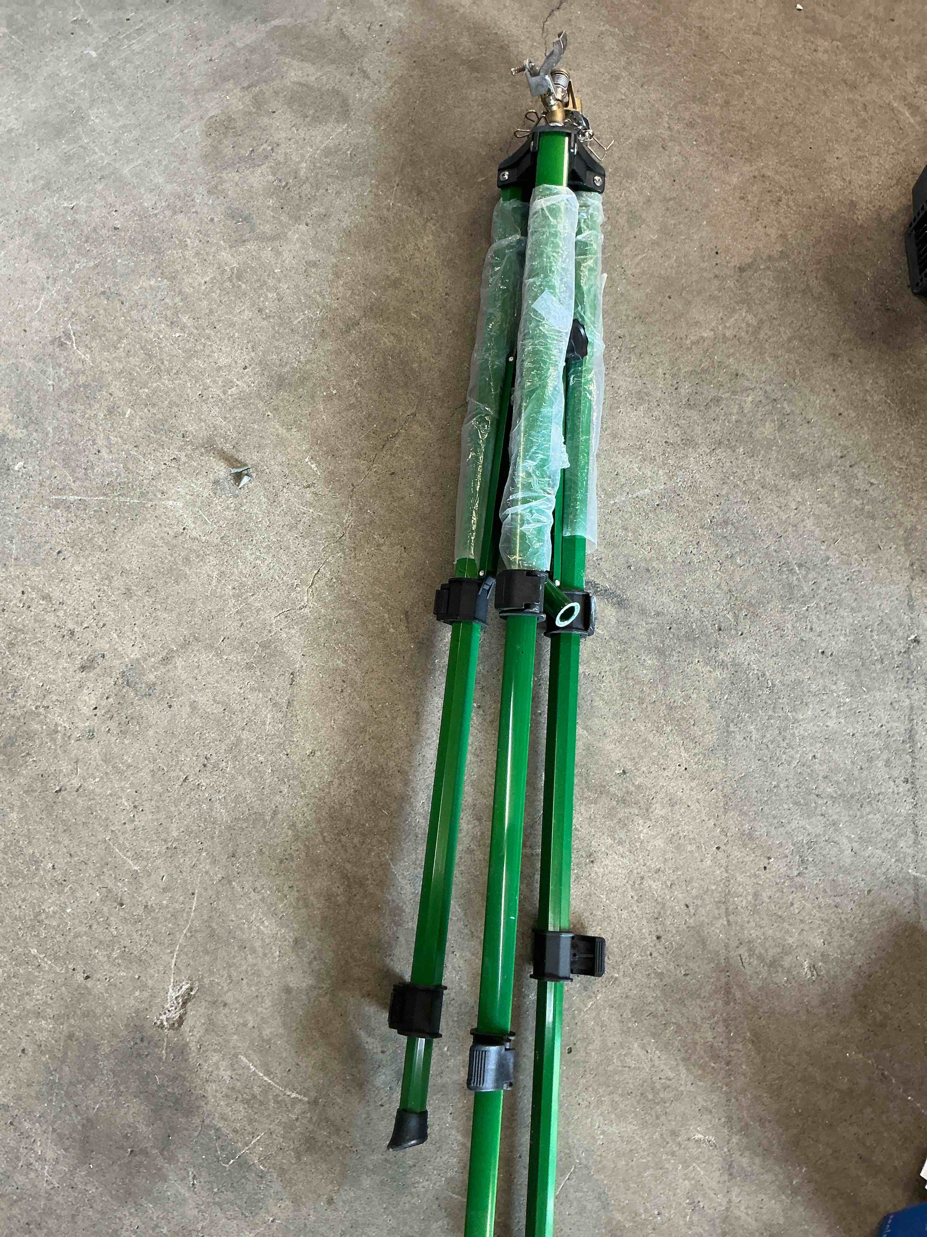 Condition photo showing Good Condition for biswing impact sprinkler head on tripod base, heavy duty lawn sprinklers, 360 degree large area irrigation, metal sprinkler nozzle & solid alloy metal extension legs flip locks, 1 pack