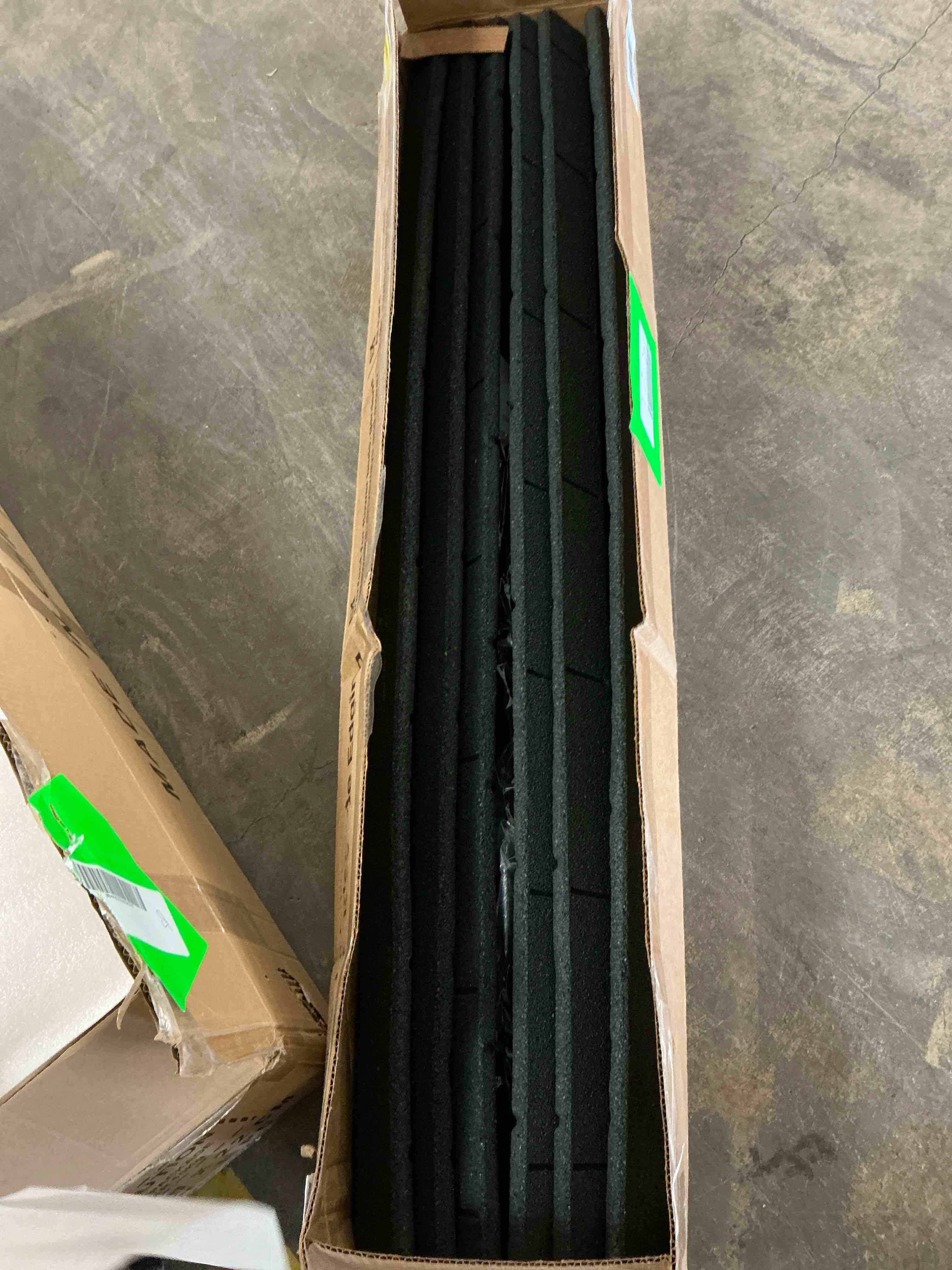 Condition photo showing Good Condition for groundsmart roman brick landscape edging 4 gray rubber garden edging border 6 pack