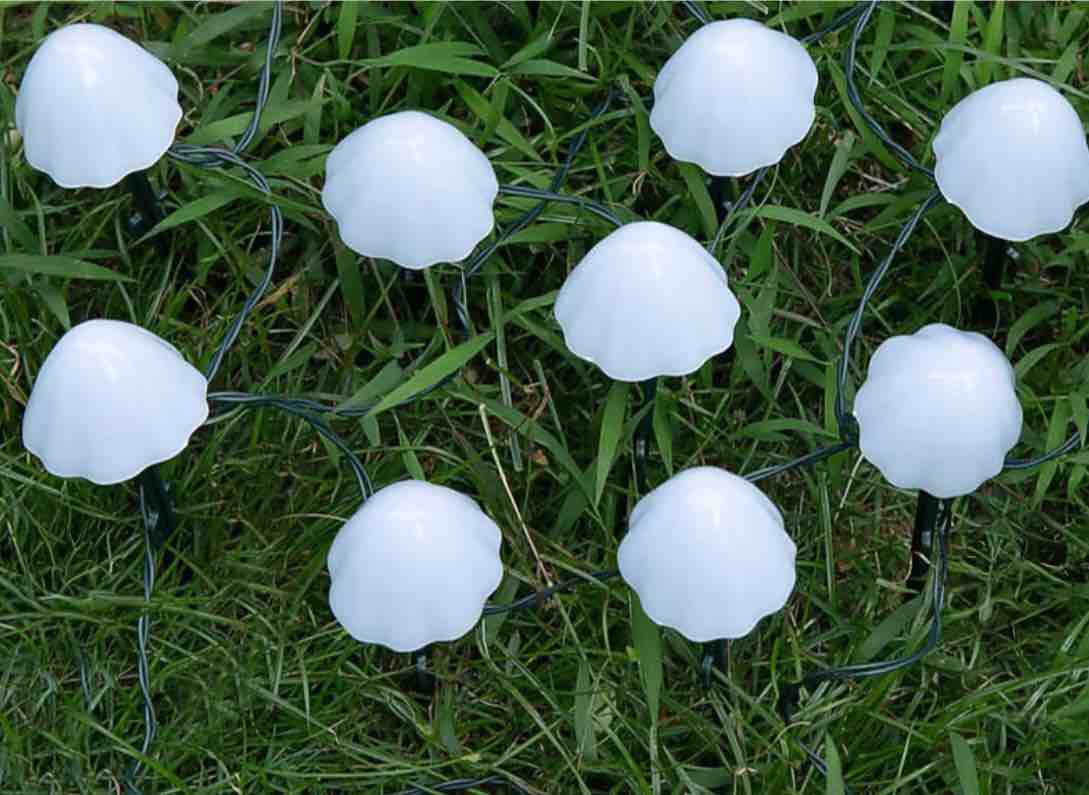  Harbor Breeze 12 -Pack Mini Mushroom 5 -Lumens Matte Black Solar LED Outdoor Path Light Kit with