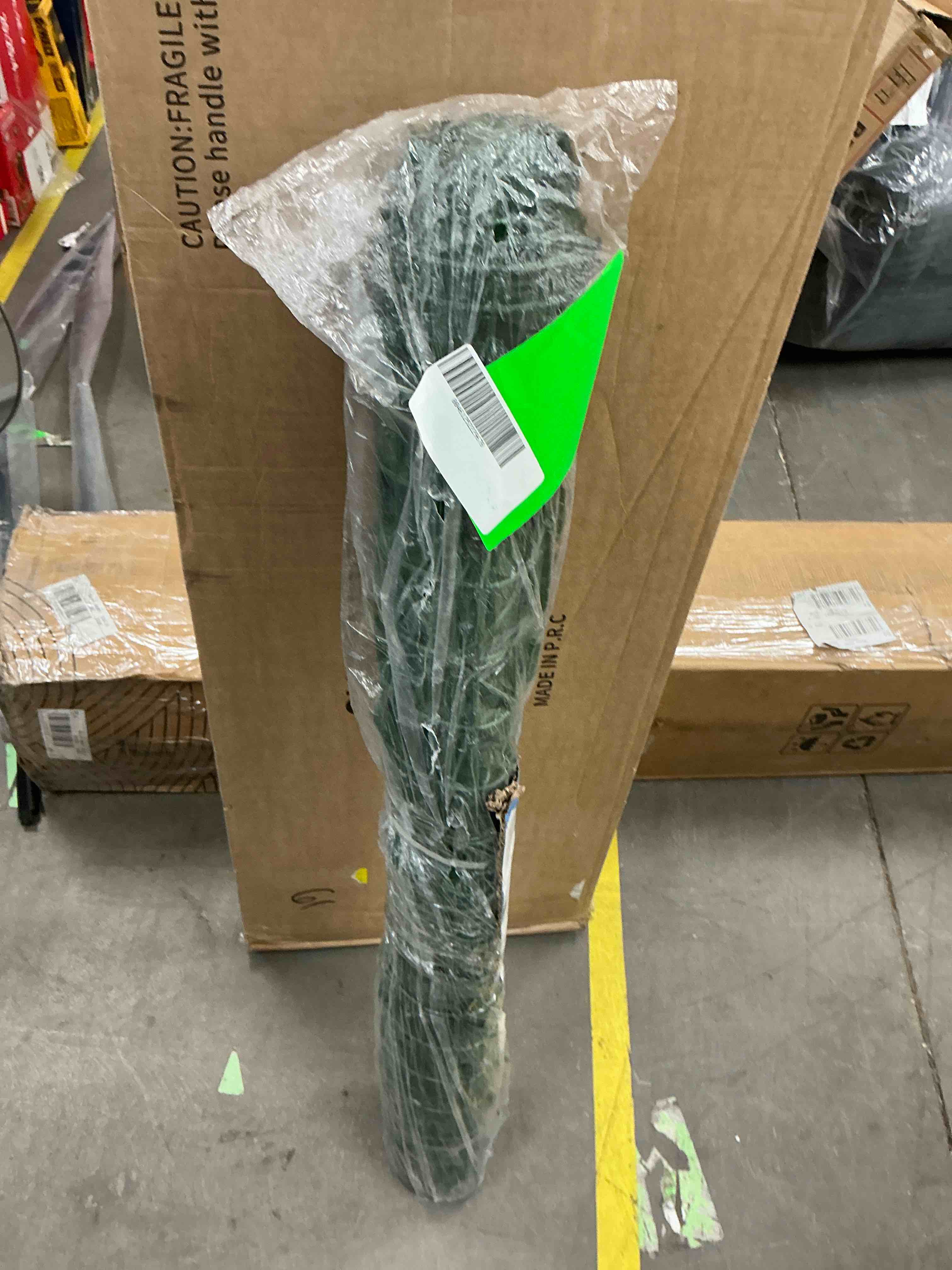 Condition photo showing Good Condition for lomyolo artificial ivy privacy fence screen 40in x 118in realistic faux ivy vine leaves with reinforced mesh backing greenery hedge panel for outdoor