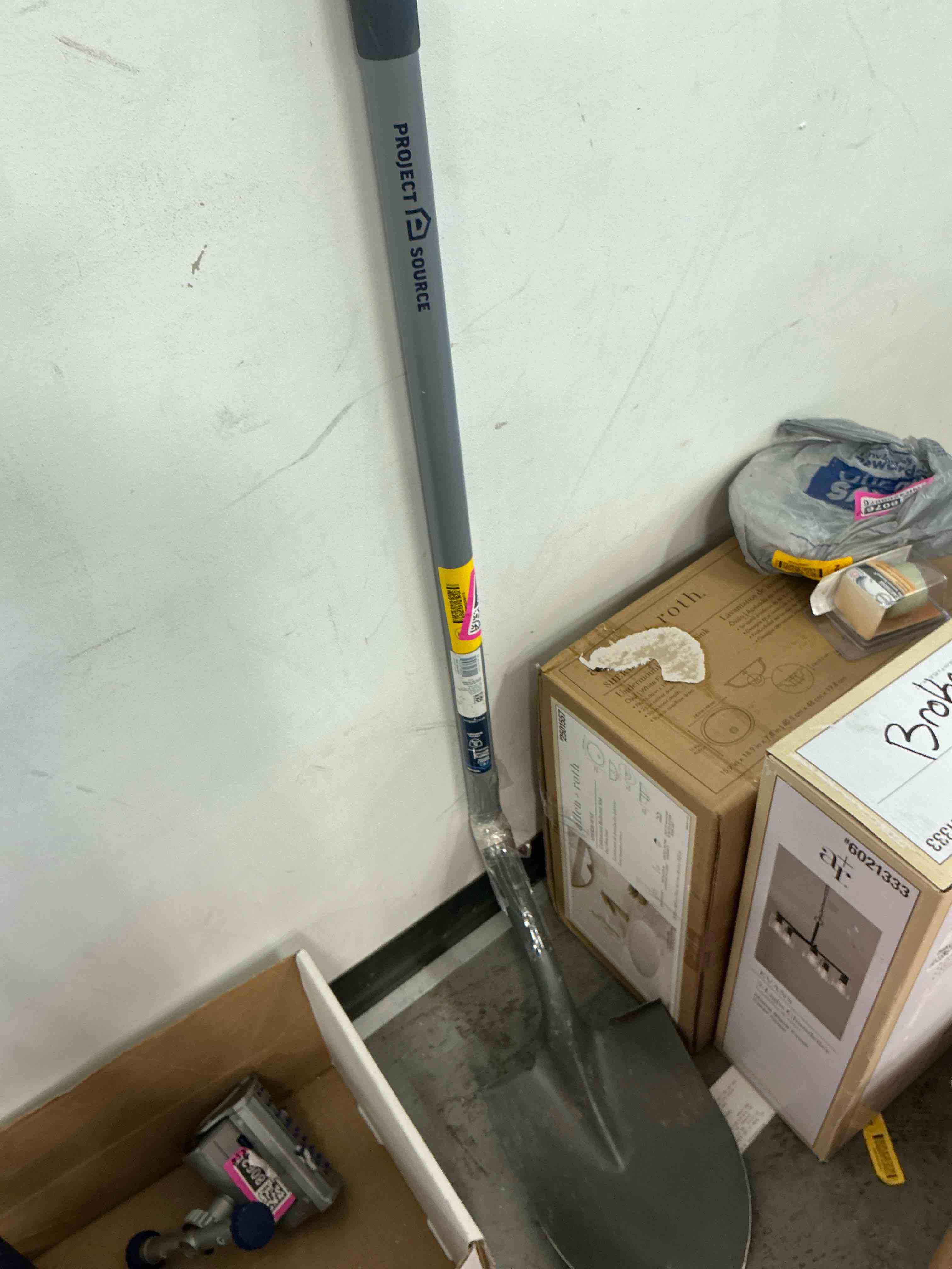 Condition photo showing Good Condition for project source 40-in fiberglass handle digging shovel